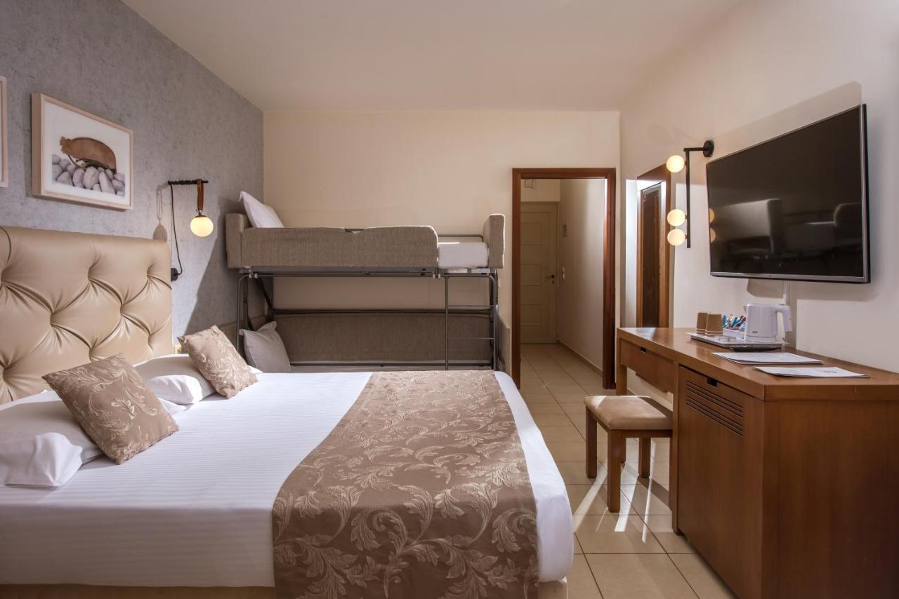 Quadruple Room Sea View,1498489195:JPEG