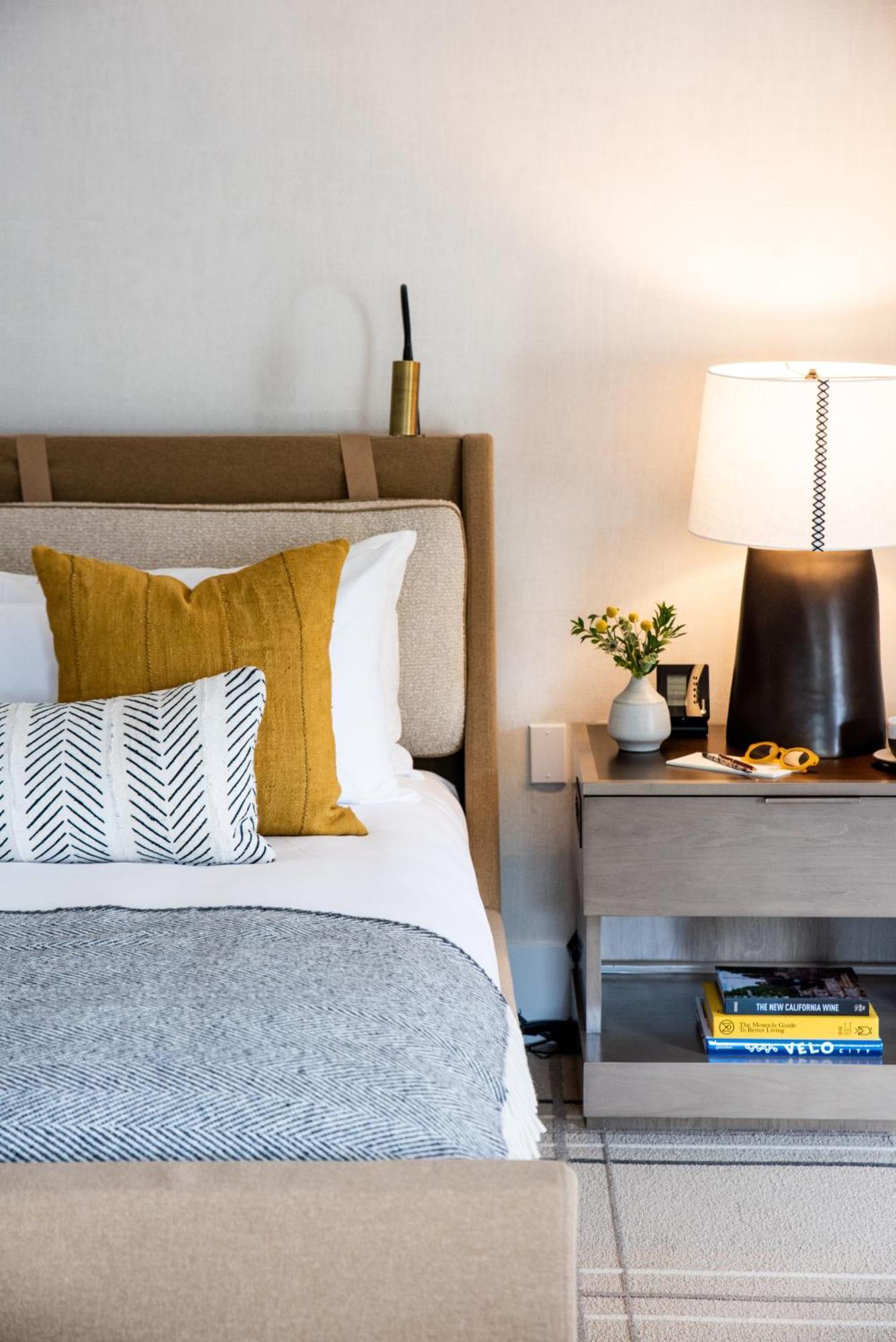 Deluxe Guestroom Queen/Queen,1635246112:JPEG