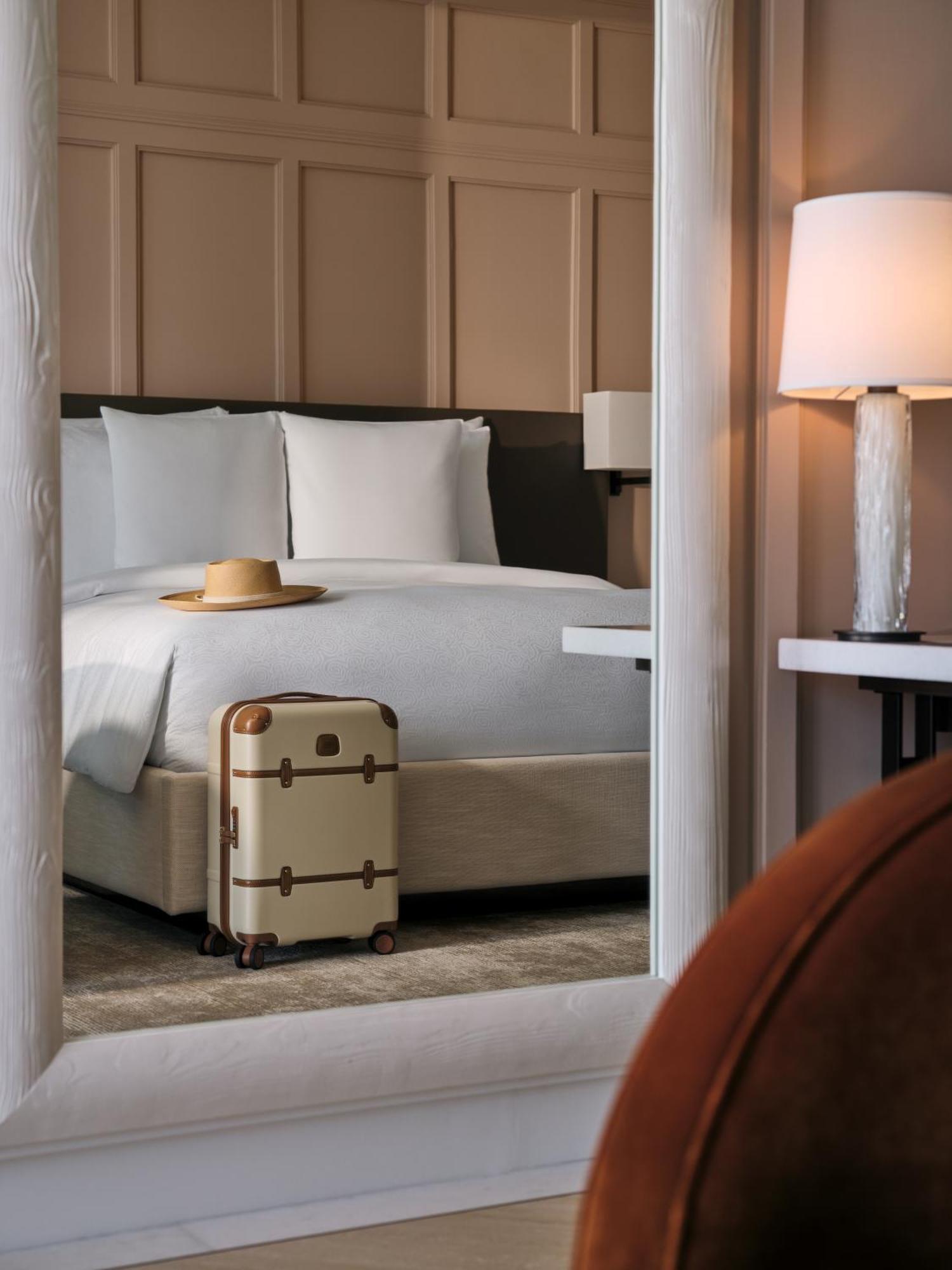 Sunrise Sky Room with Double Upgrade and 25% Discount on all Food and Beverage Outlets, Book 60 mins DIOR SPA treatments get upgraded to 90 mins (for stays till 31st August 2026)