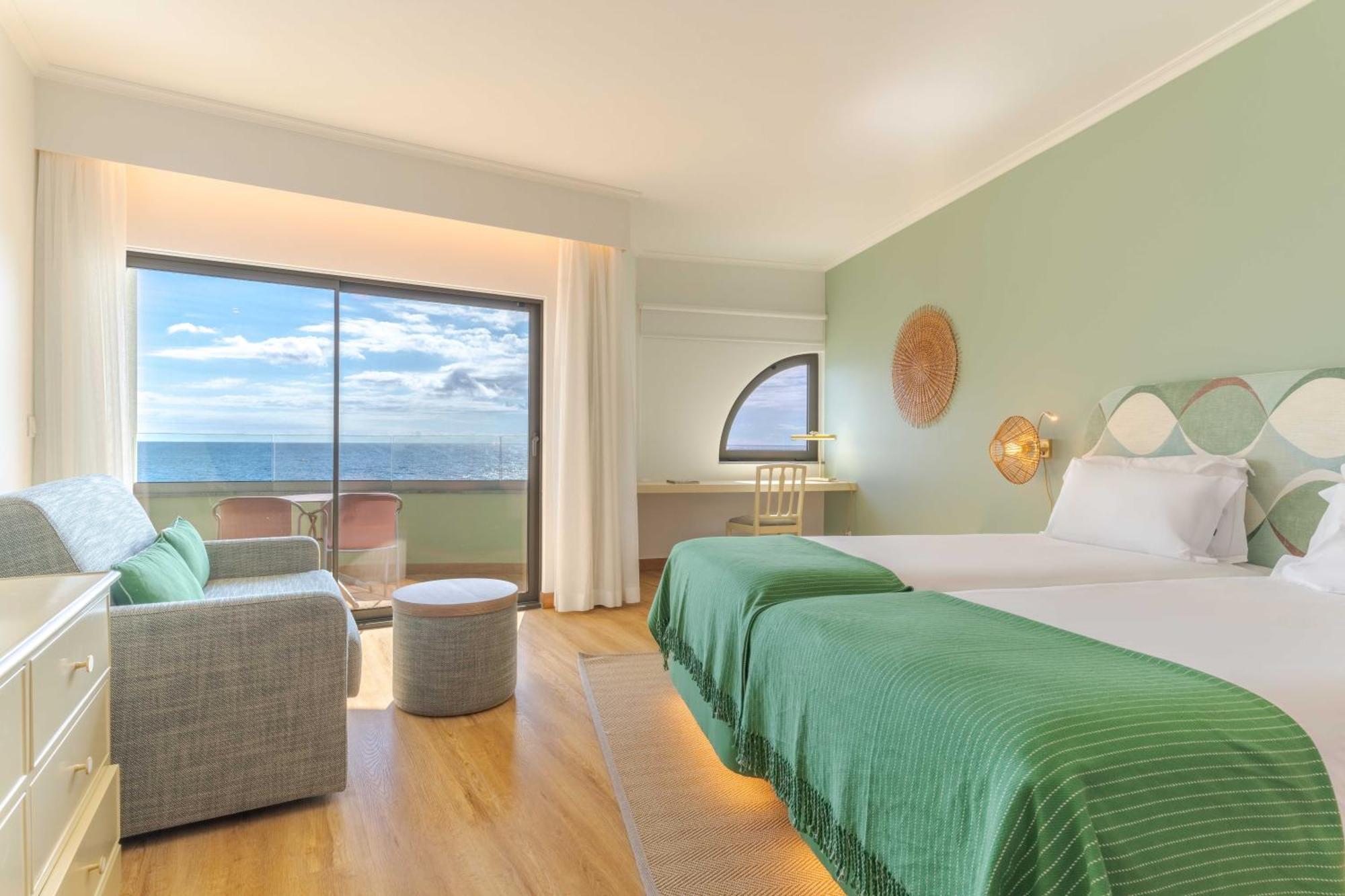 Double or Twin Room with Sea View (2 Adults + 1 Child)