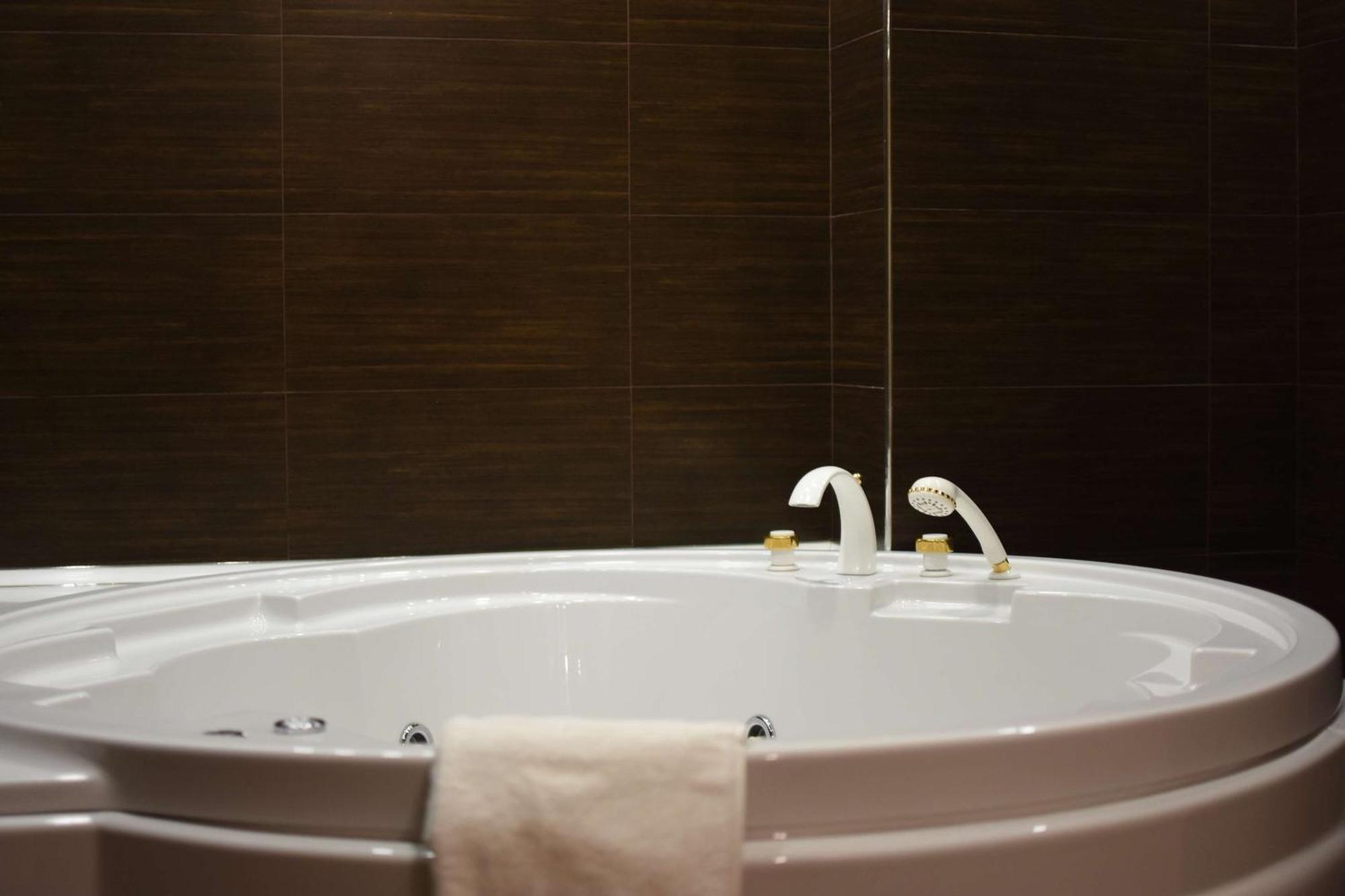 Presidential Suite Whirlpool