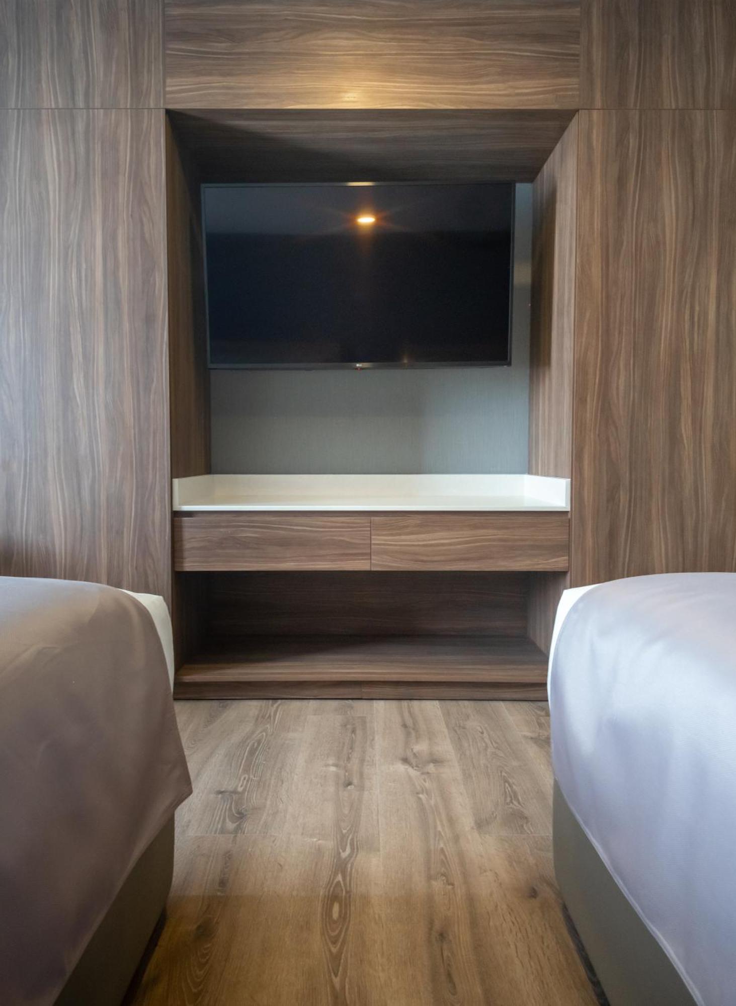 Queen Room with Two Queen Beds and City View,1539814915:JPEG