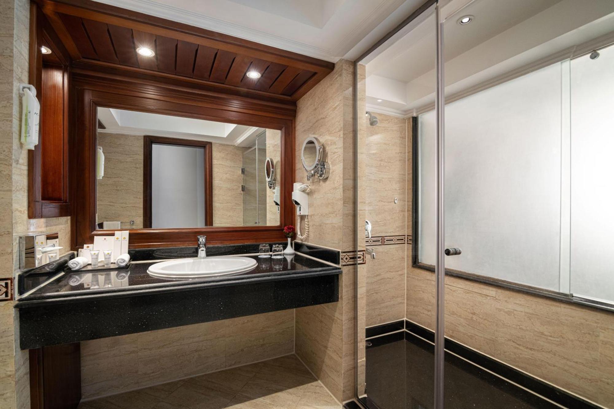 Premium Jacuzzi Suite (Adults Only)