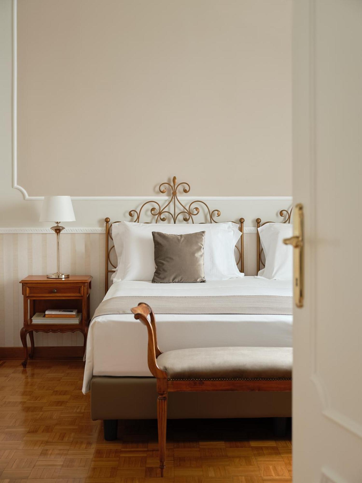 Deluxe Suite with Sea View