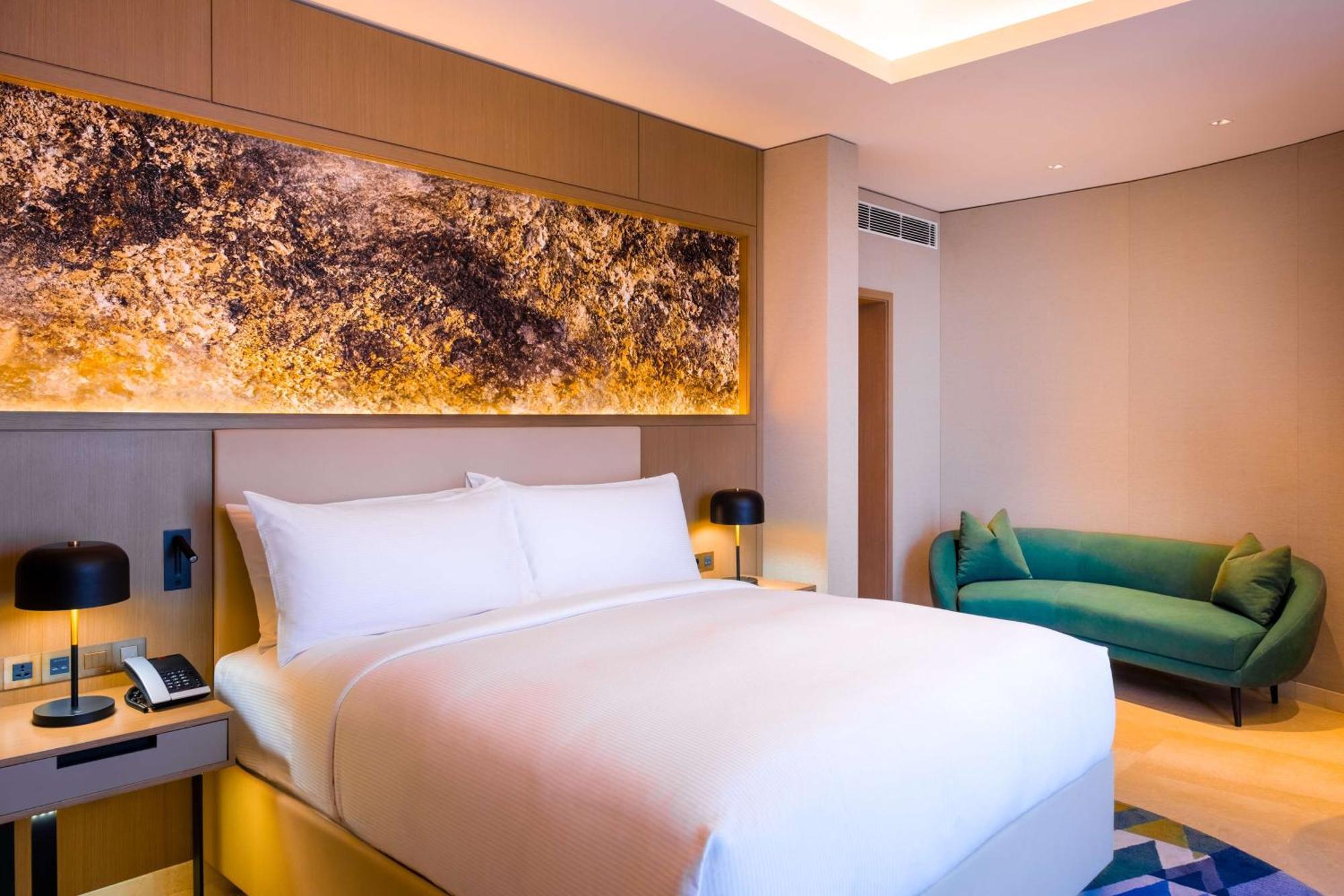 Business King Suite with River View
