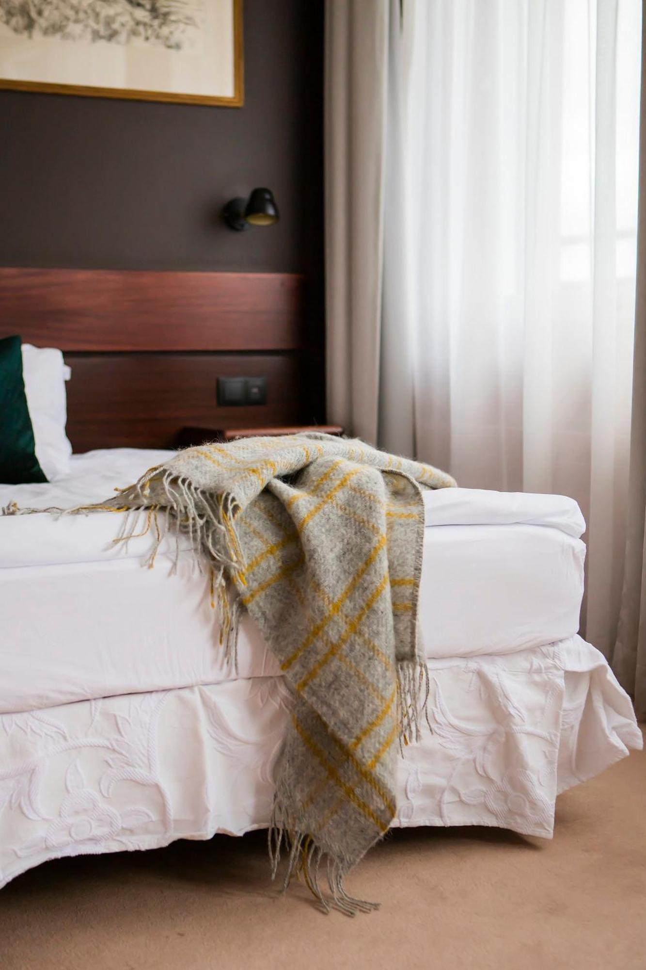 Single Room with Balcony,1541266006:JPEG