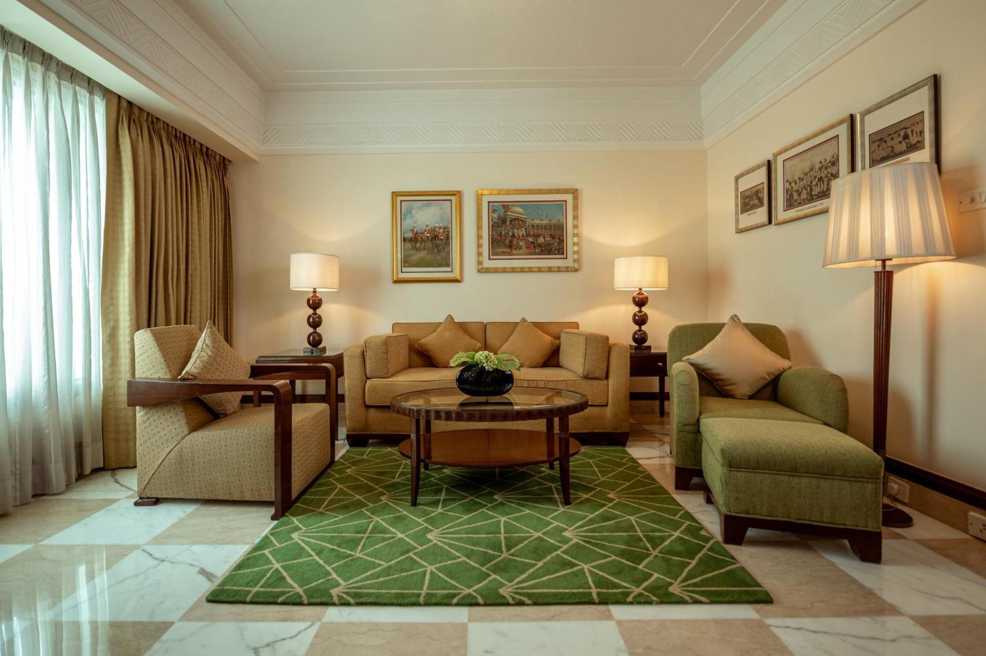 Deco Suite with Round Trip Airport Transfer and INR 5000 Property credit