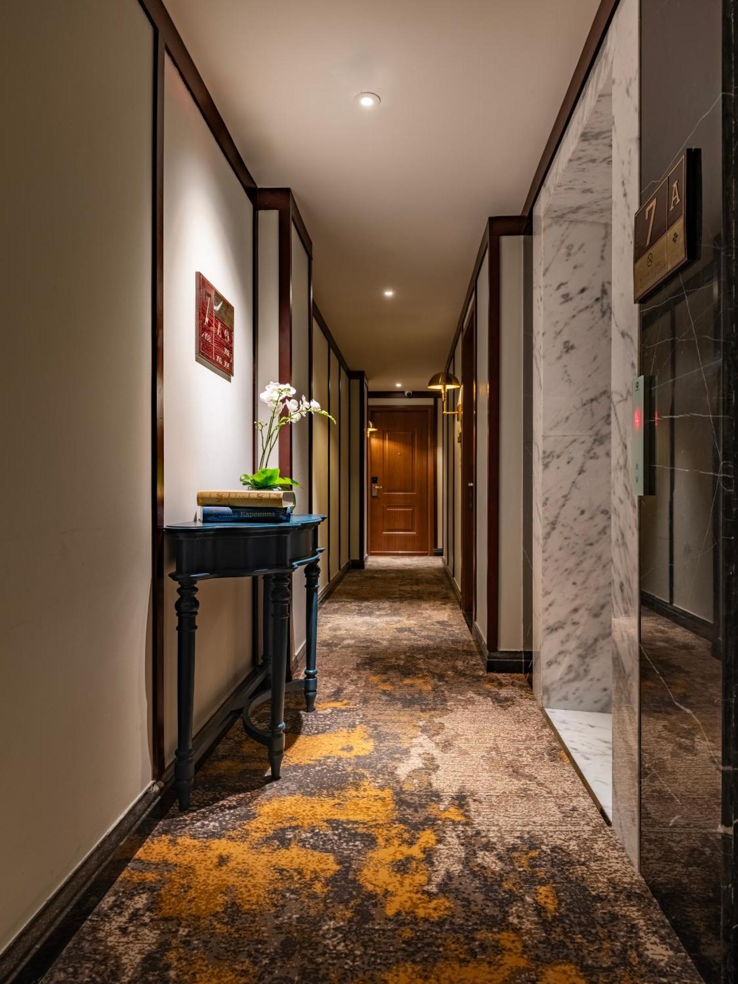 Premium Connecting Room Street View