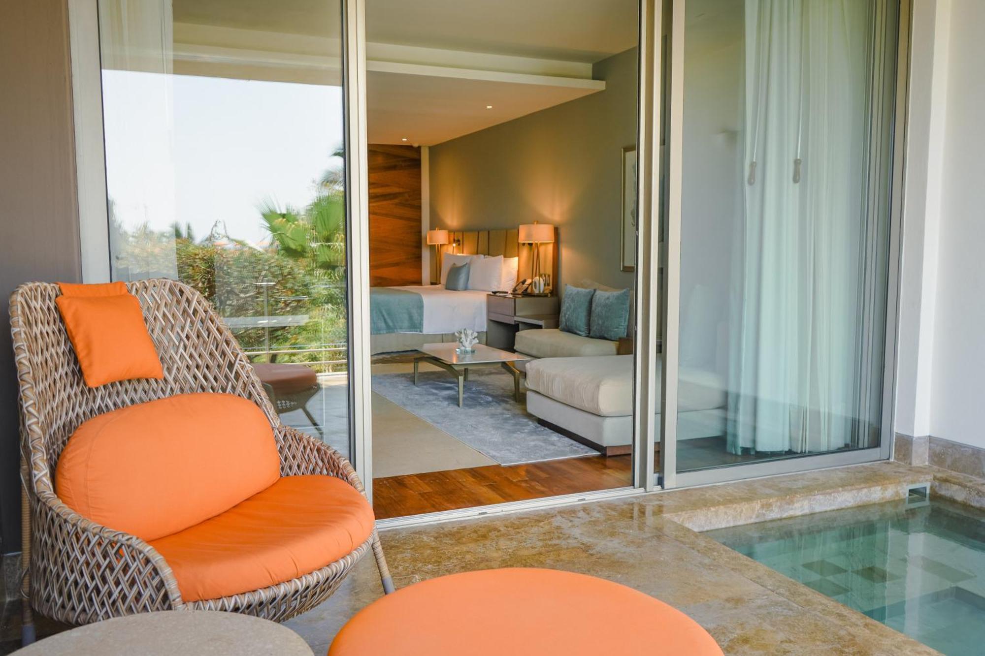 Ambassador Pool Suite