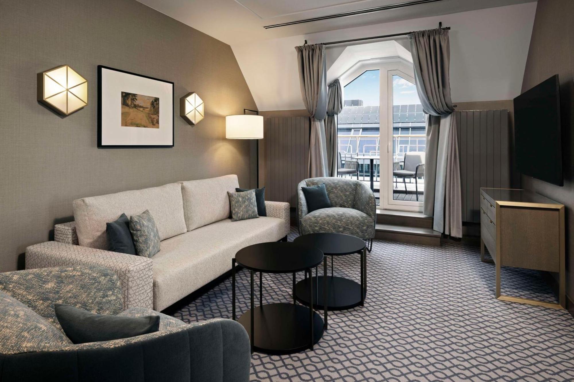 King Penthouse Corner Suite,1550331757:JPEG