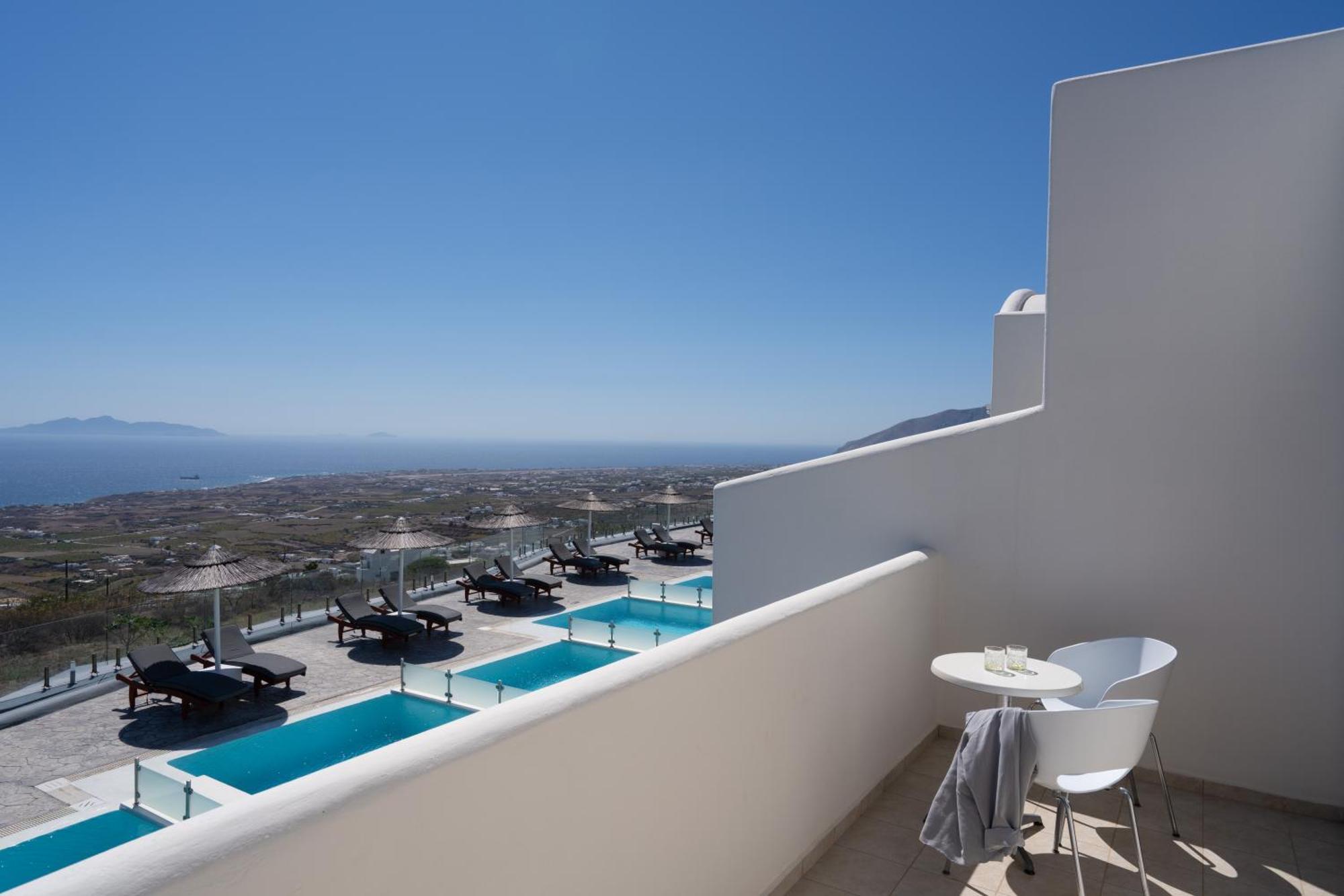 Honeymoon Suite with Outdoor Jacuzzi,1553786257:JPEG