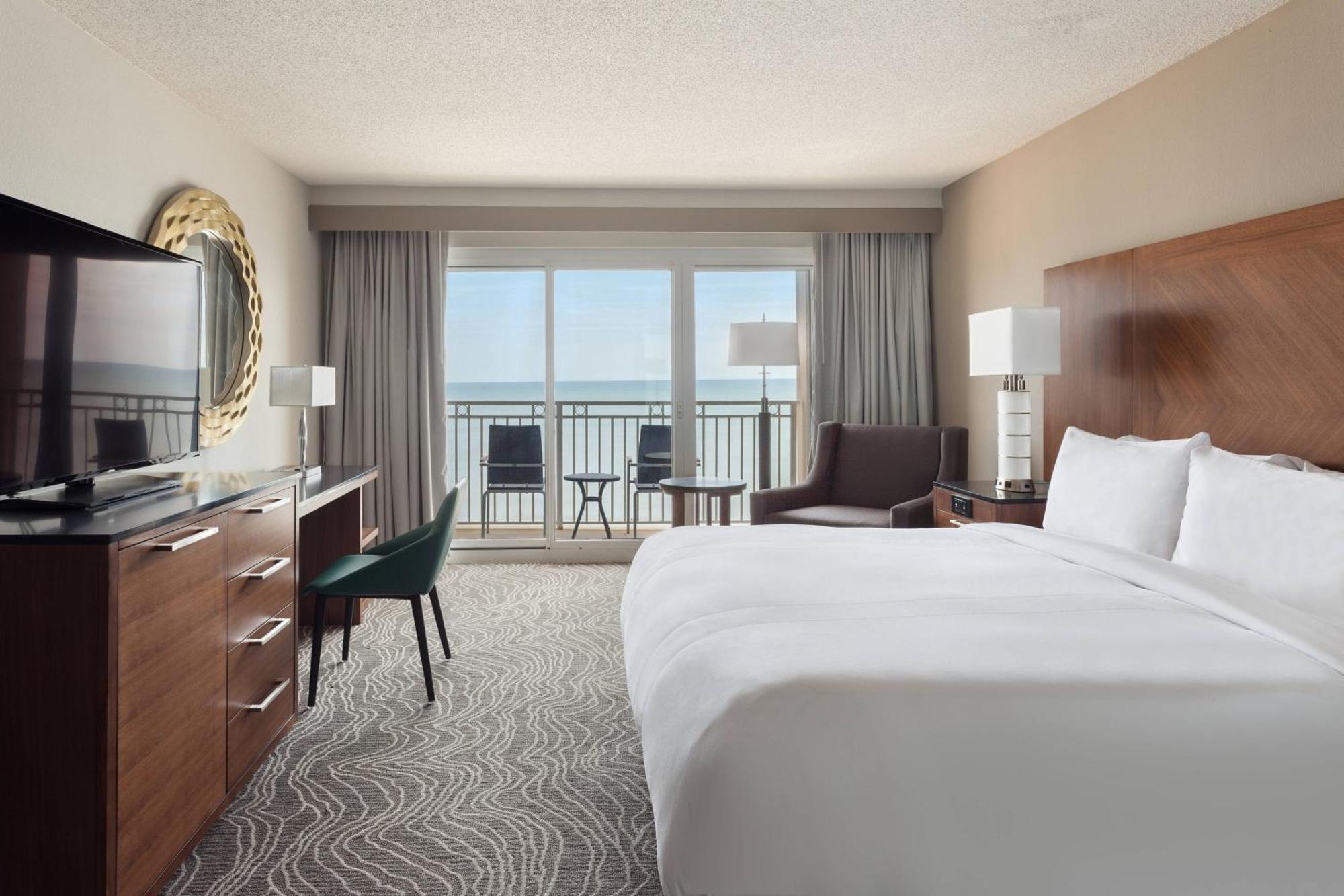 Guest room, 1 King, Oceanfront, Balcony