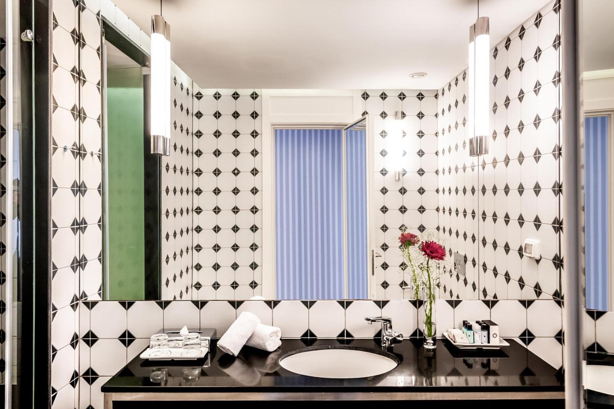 Junior Suite with Balcony and Sea View