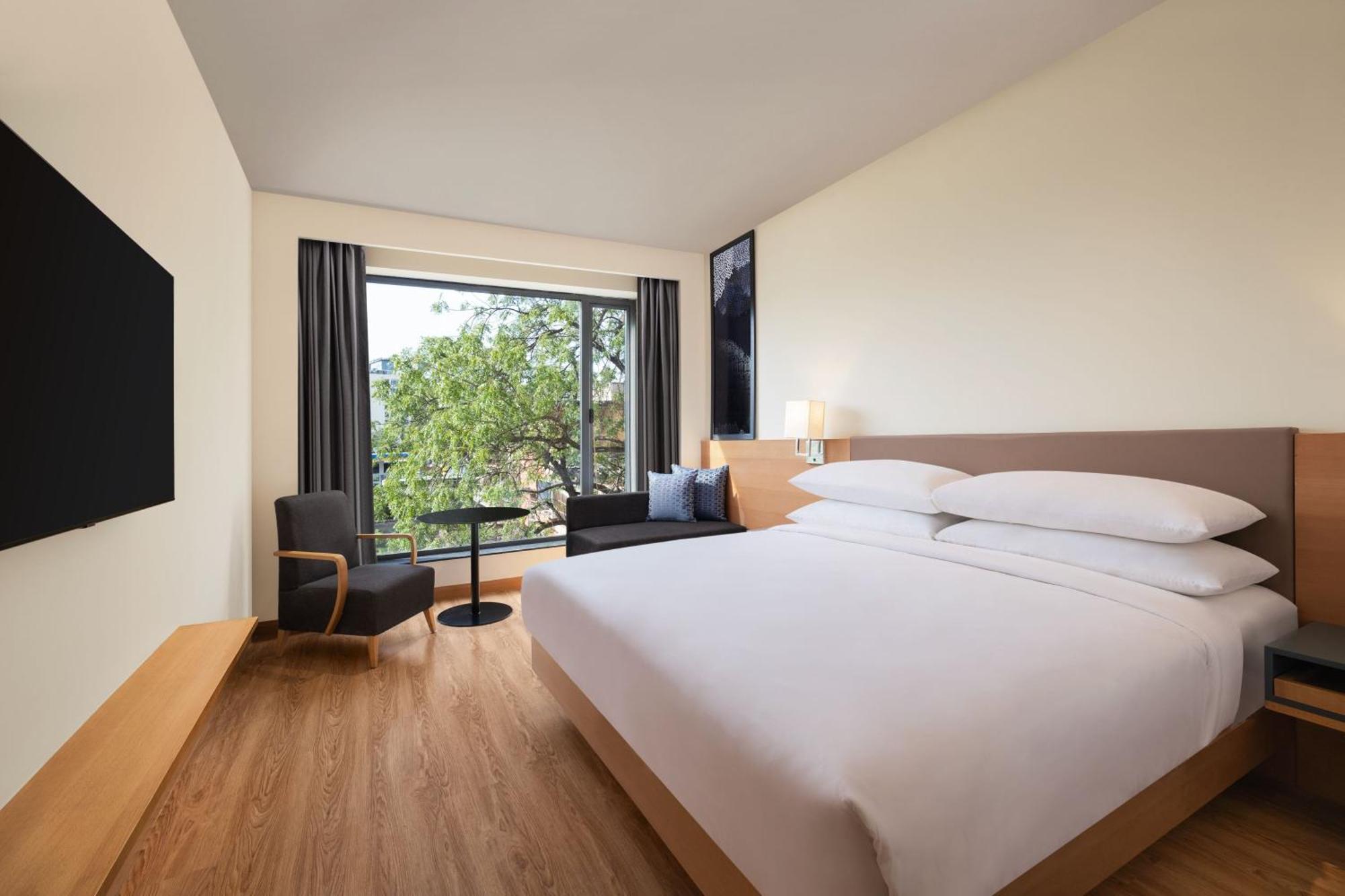 Guest Room King Bed City View on F&B A la carte or INR 500 hotel credit on a billing of INR 1250 at Twenty-One Bar Cafe only Happy Hours 11 on Alcoholic Beverages 4PM to 8PM at Twenty-One Bar & Cafe* cannot club other offers disc
