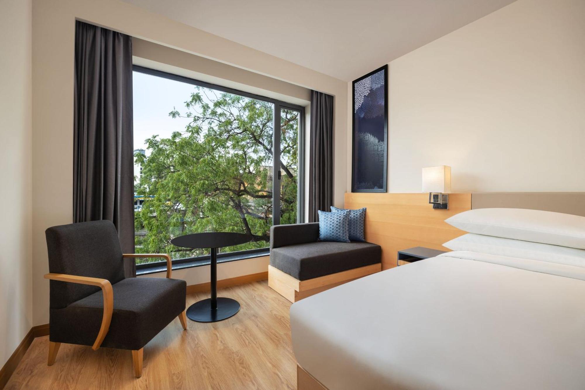 Guest Room King Bed City View on F&B A la carte or INR 500 hotel credit on a billing of INR 1250 at Twenty-One Bar Cafe only Happy Hours 11 on Alcoholic Beverages 4PM to 8PM at Twenty-One Bar & Cafe* cannot club other offers disc