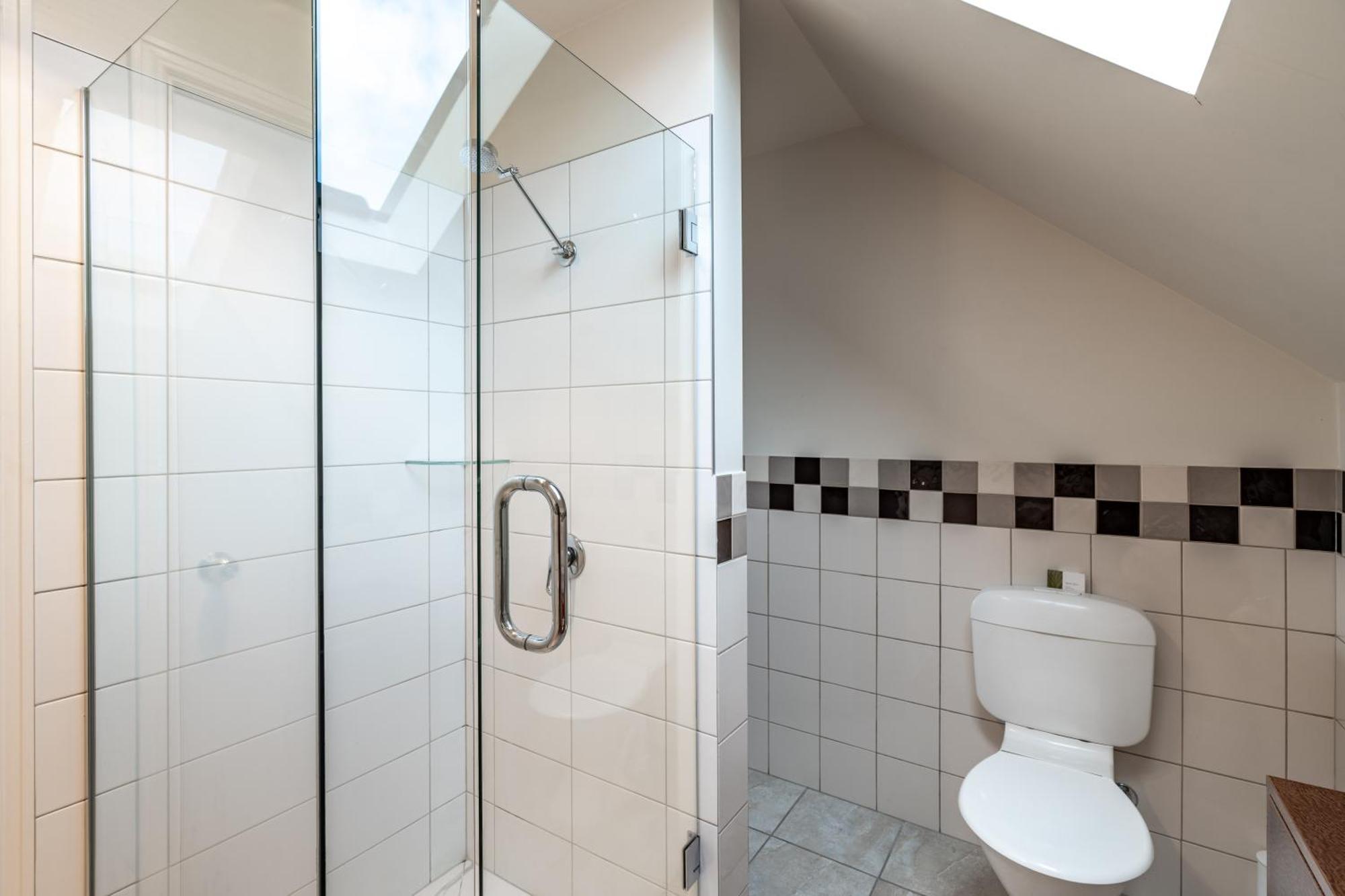 One-Bedroom Apartment Loft,1559668348:JPEG