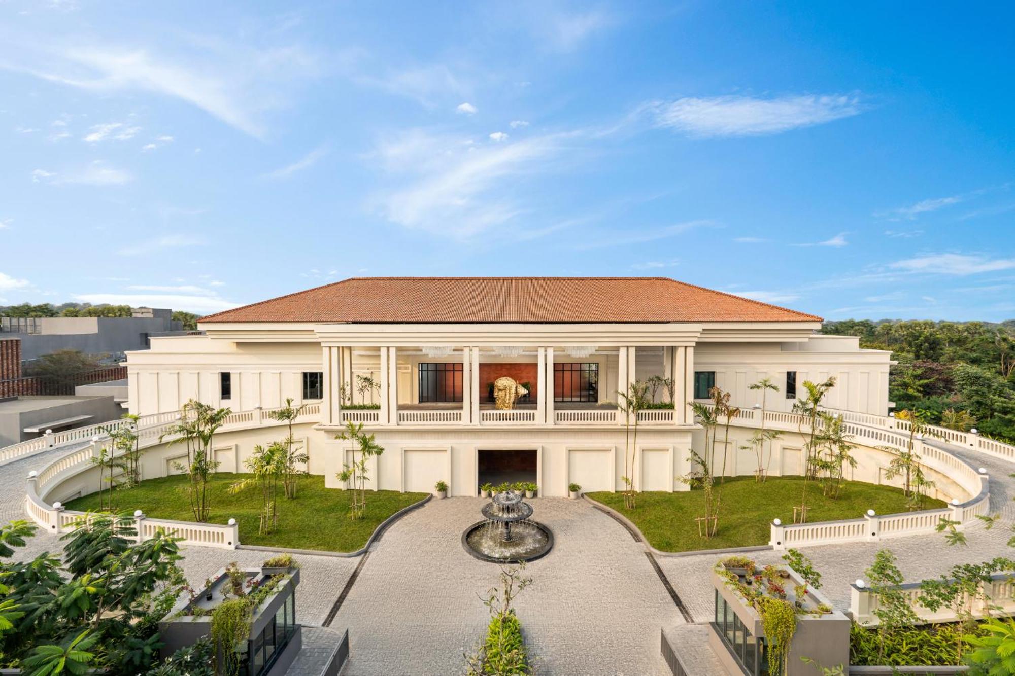 Grand Luxury Suite Lake View with Sit-out