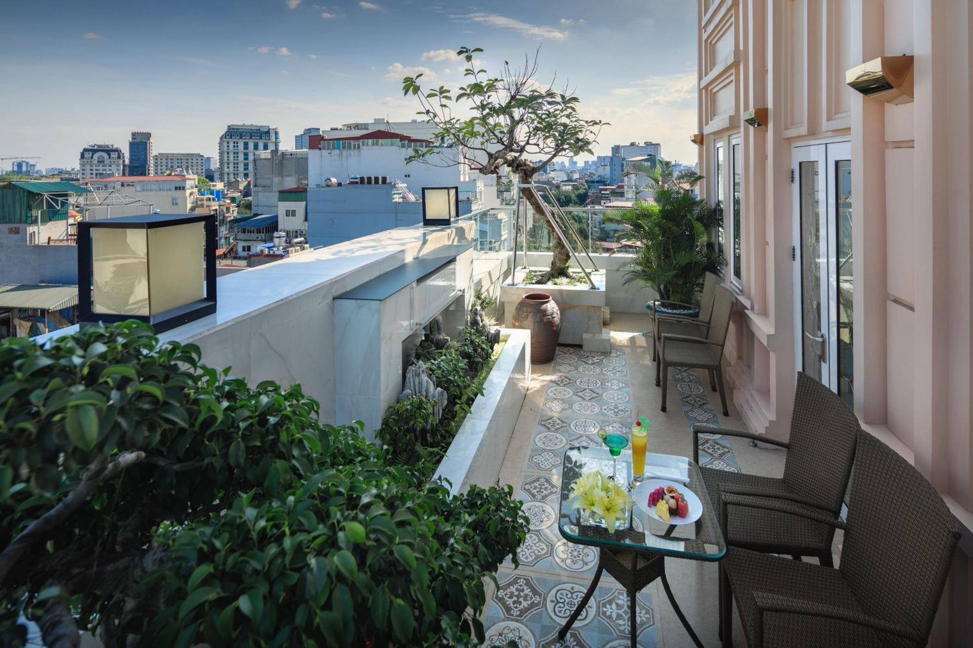 Premier Suite - Terrace - City View