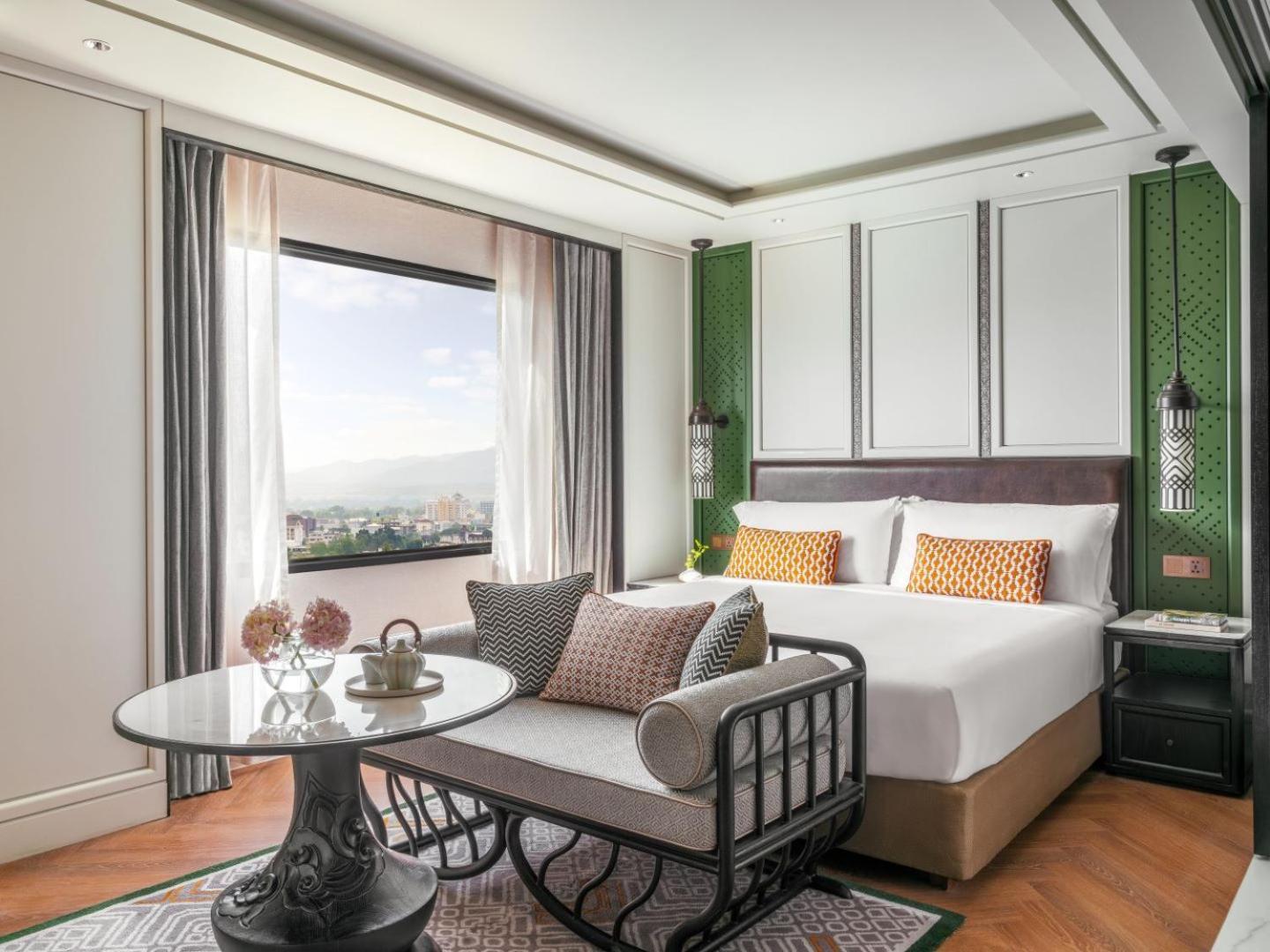 Classic King Room with Mountain View