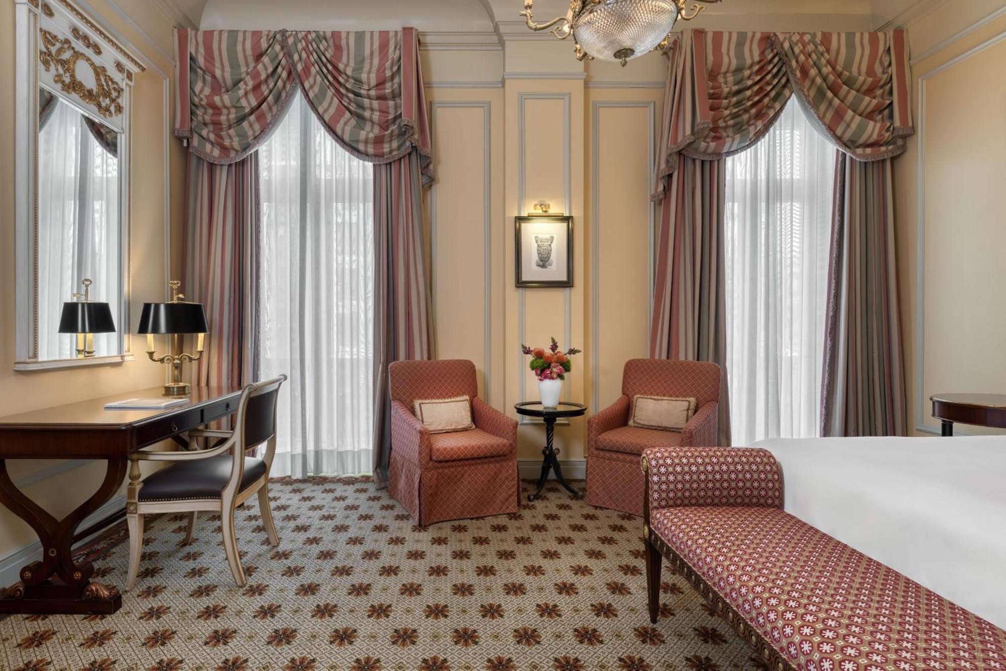 Deluxe Guest room 1 King City view