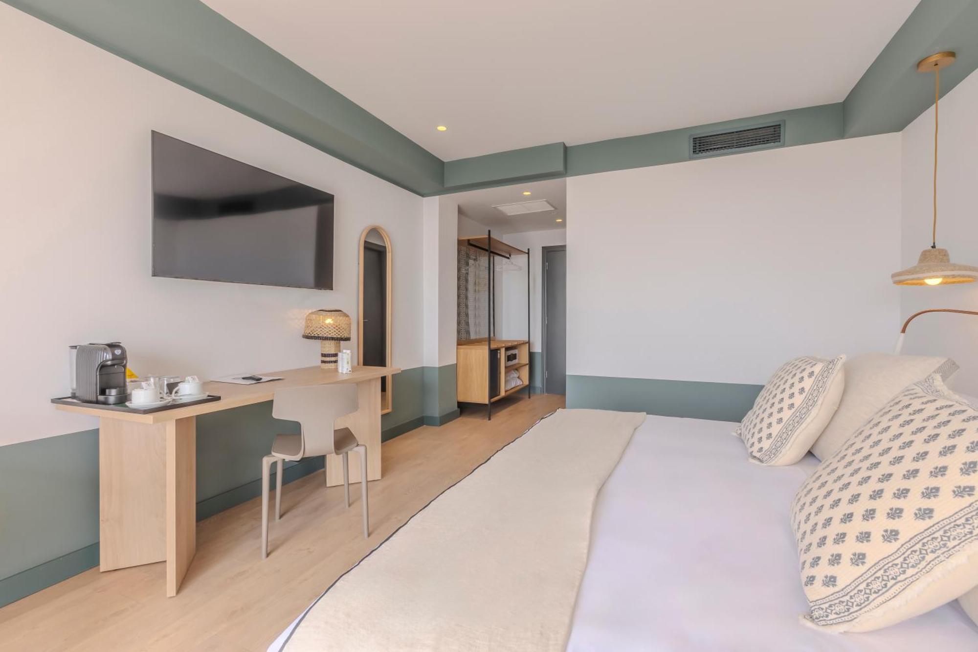 Triple Room (2 Adults + 1 Child)