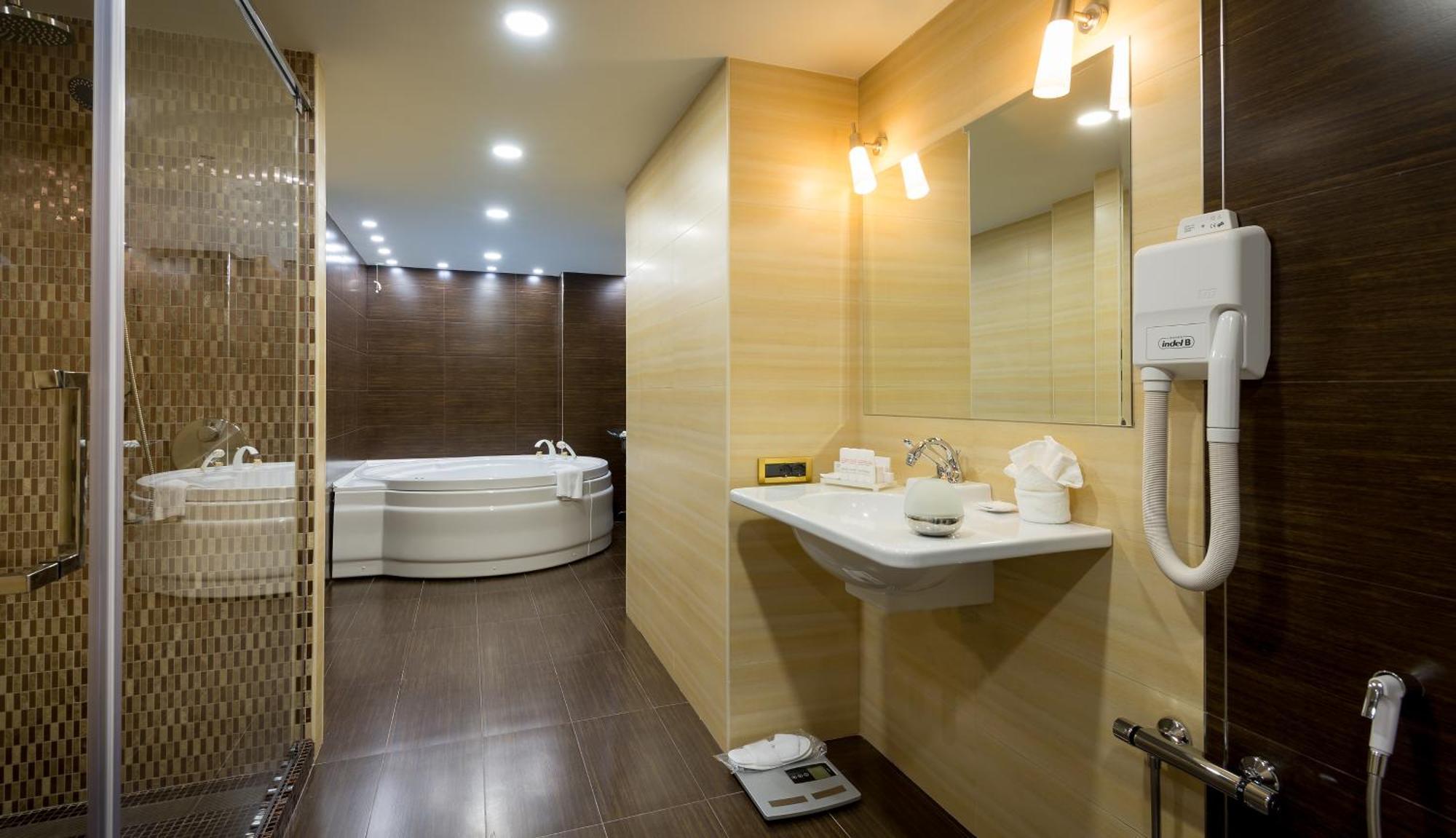 Presidential Suite Whirlpool