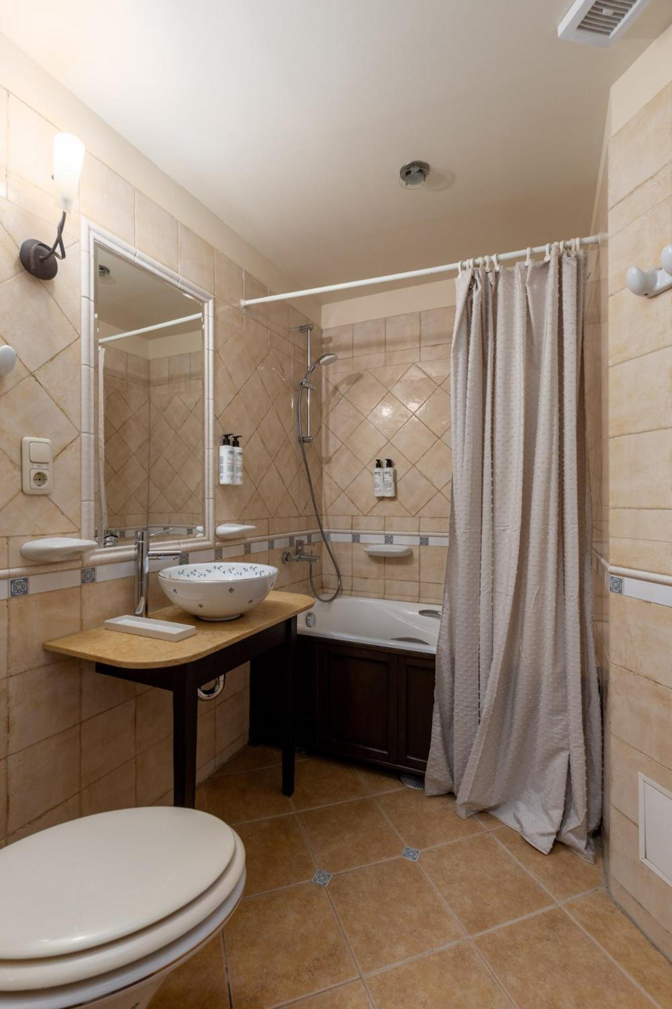 Twin Room with Bath
