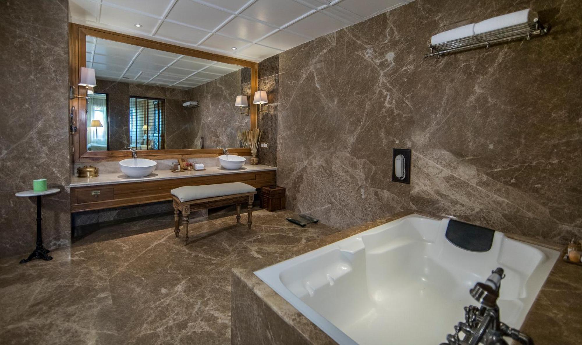 Luxury Suite