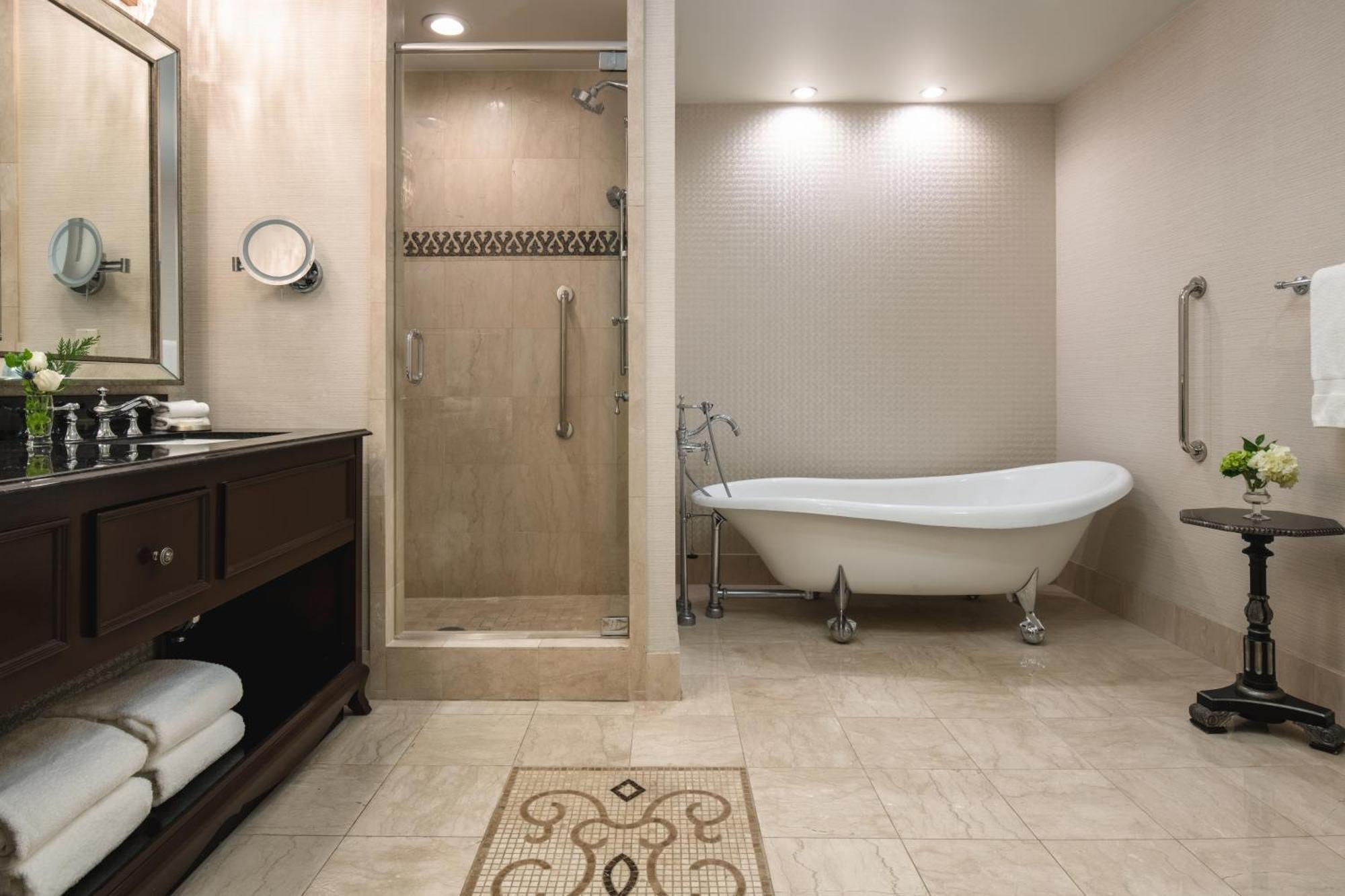 Luxury King Suite,1603735155:JPEG