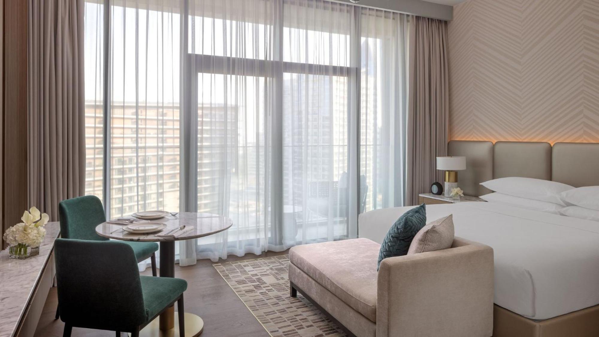 Studio King Room with Kitchenette/Balcony/City View