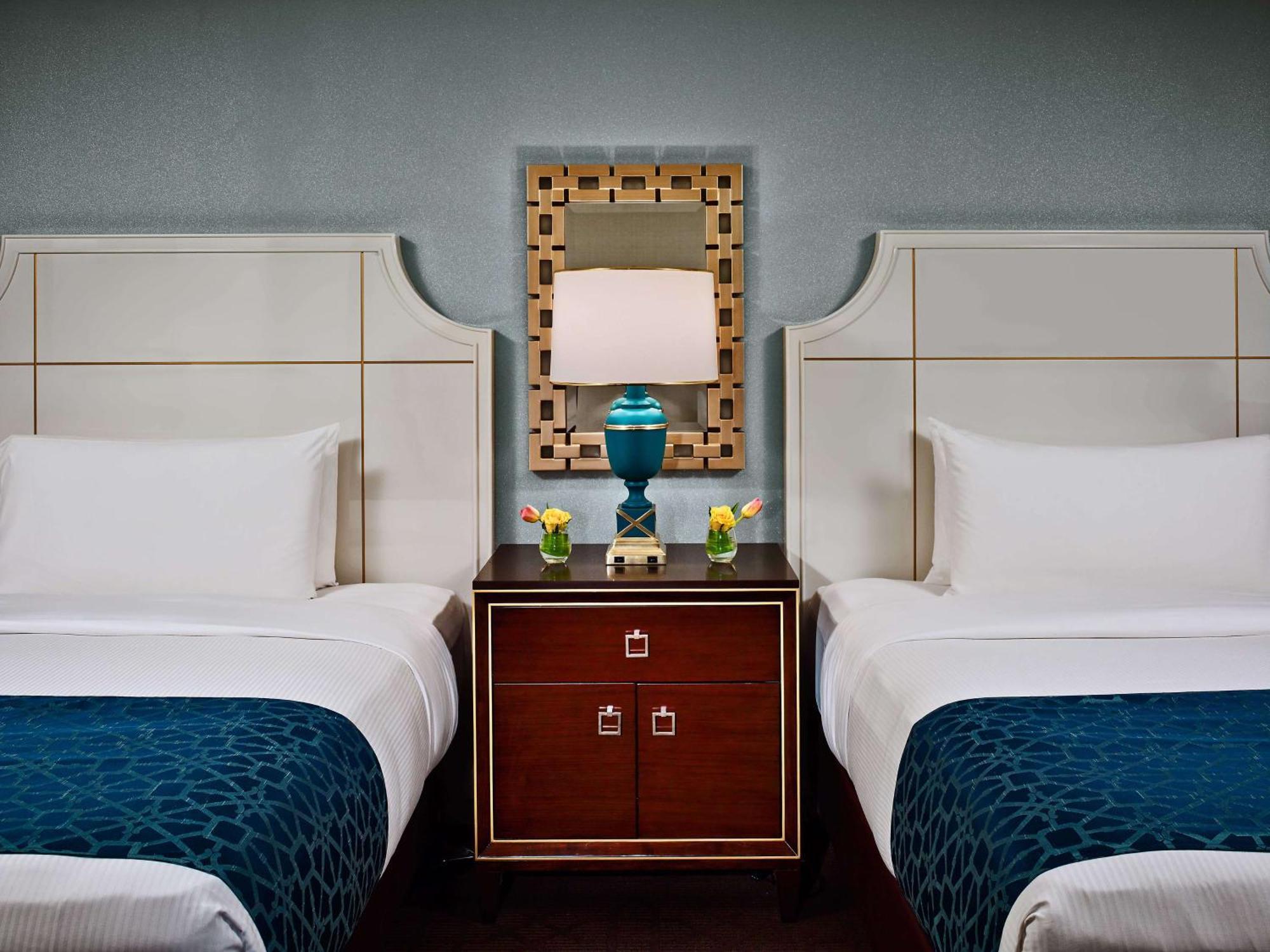 Mobility Accessible Junior Suite, 2 Queens, Tub,1666641608:JPEG