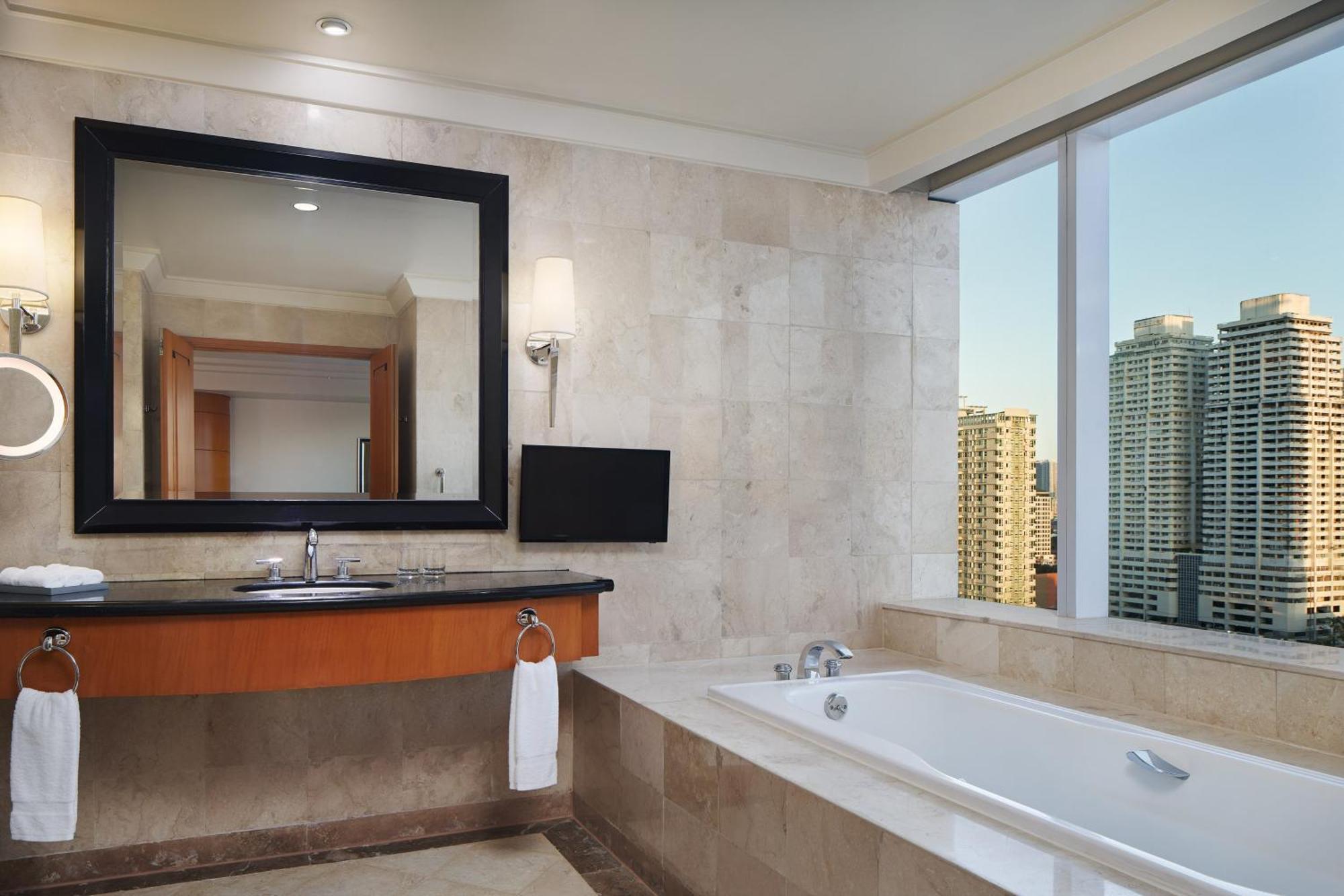 Junior Suite 1 Bedroom Suite 1 King Bay View,1615380528:JPEG