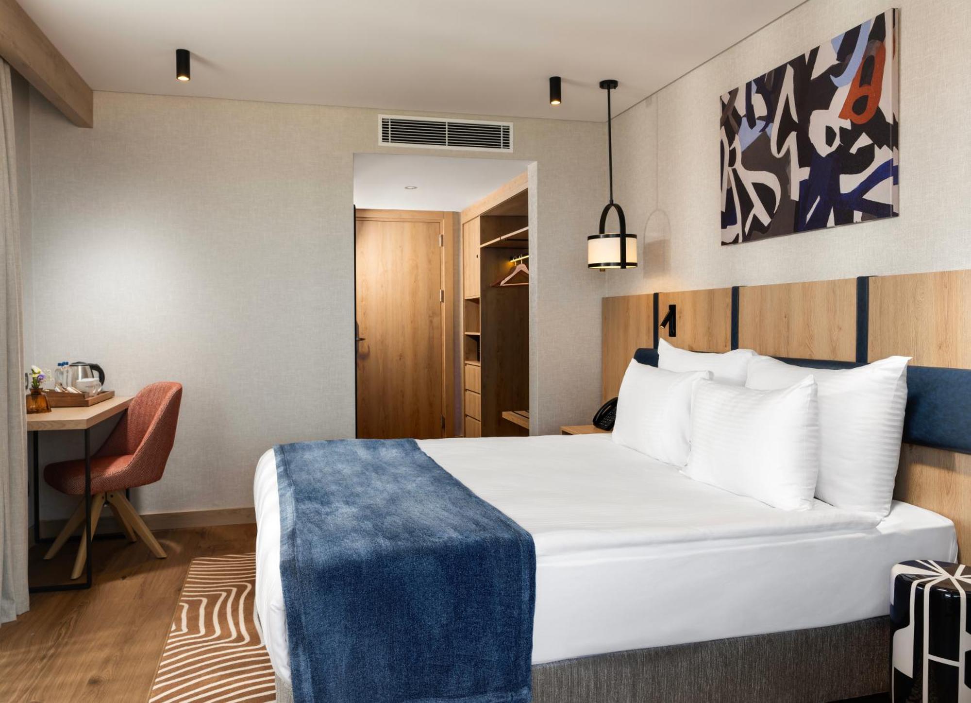 Trendy Room with Queen Size Bed