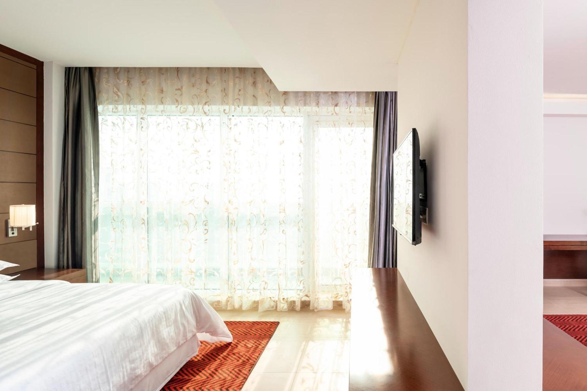 Sharjah Suite 1 Bedroom Larger Suite 1 King Skyline view,1616910294:JPEG