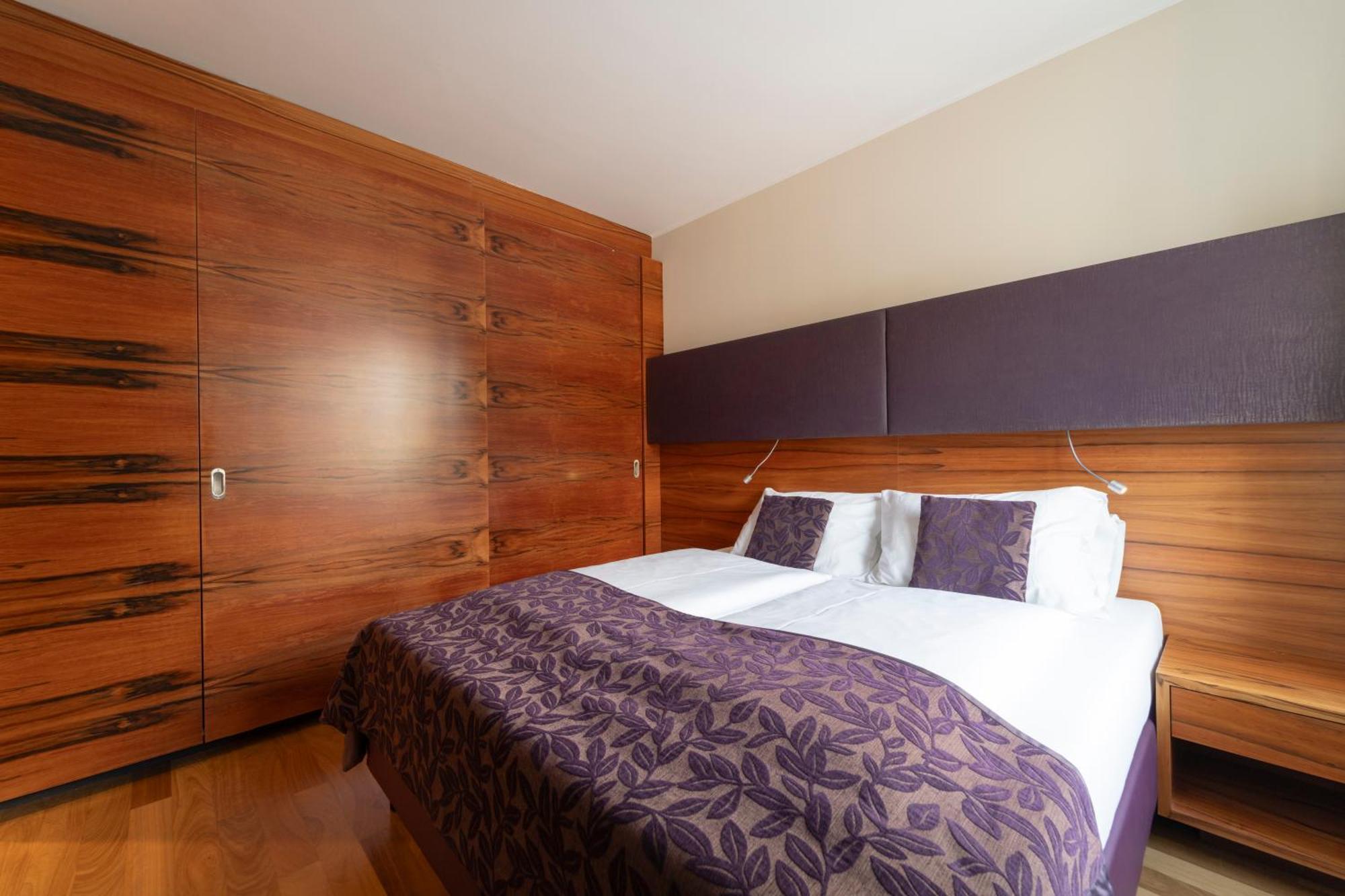 One-Bedroom Apartment with Balcony,1619758593:JPEG