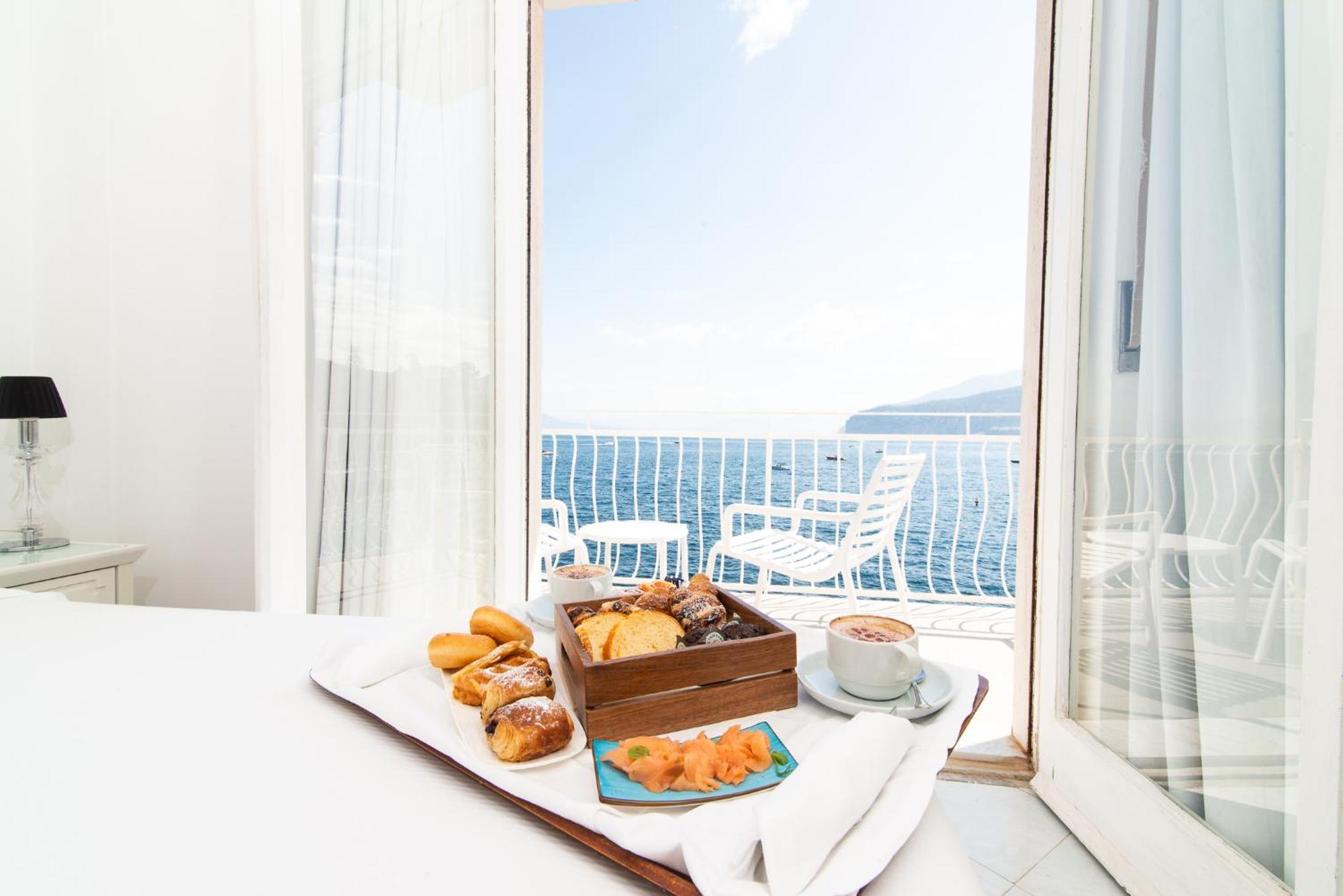 Double or Twin Room with Sea View