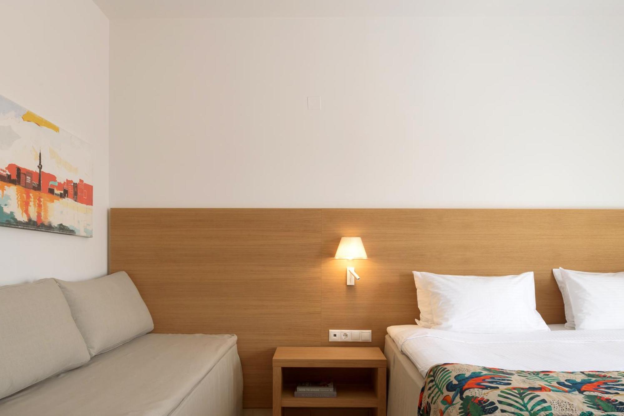 Deluxe Double Room with Side Sea View