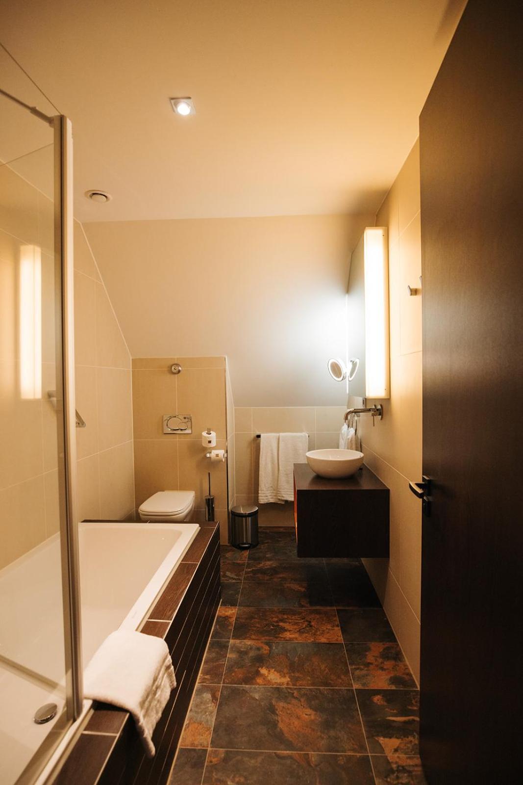 Executive Suite,1624754035:JPEG