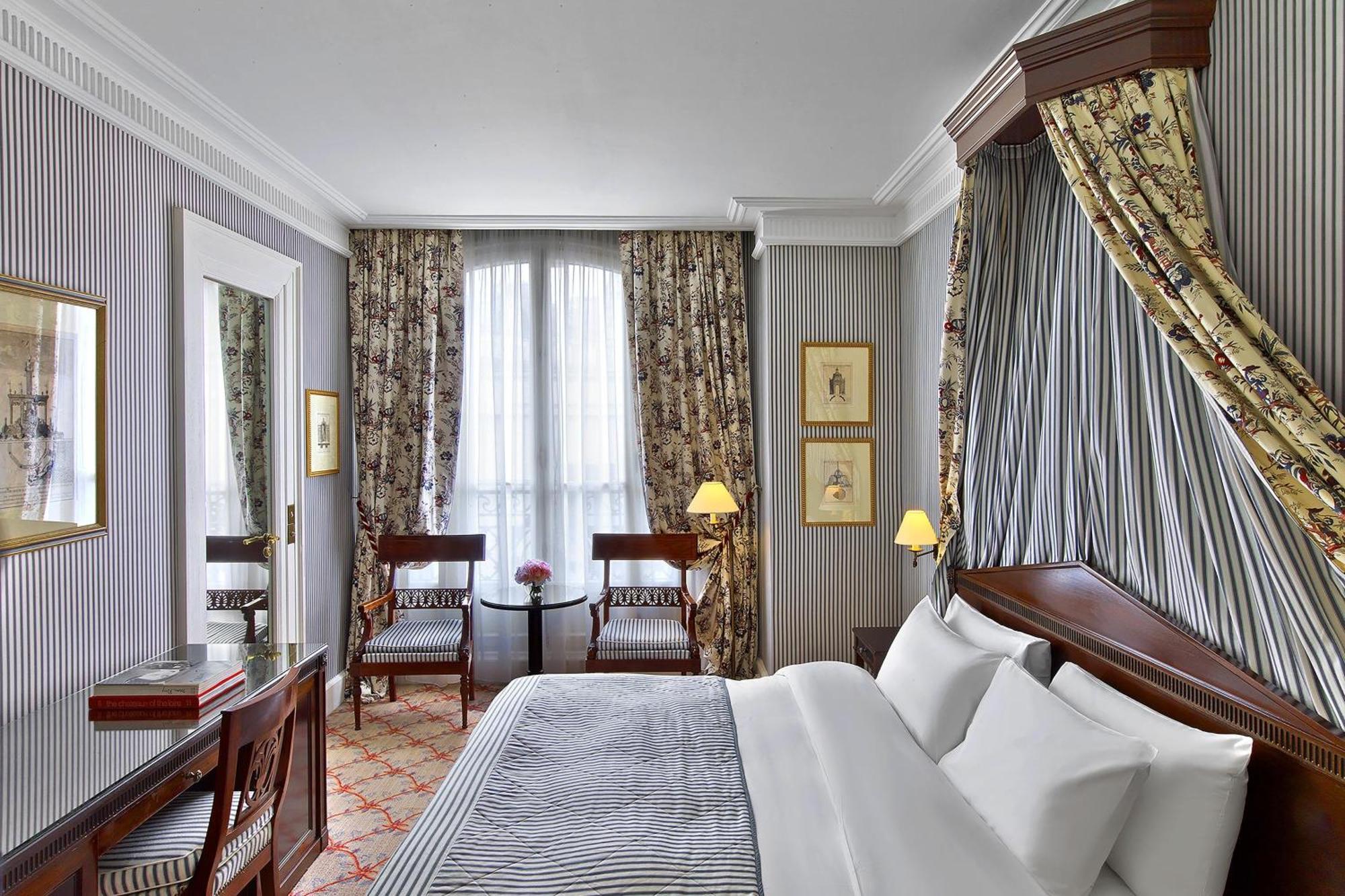 Deluxe Queen Room