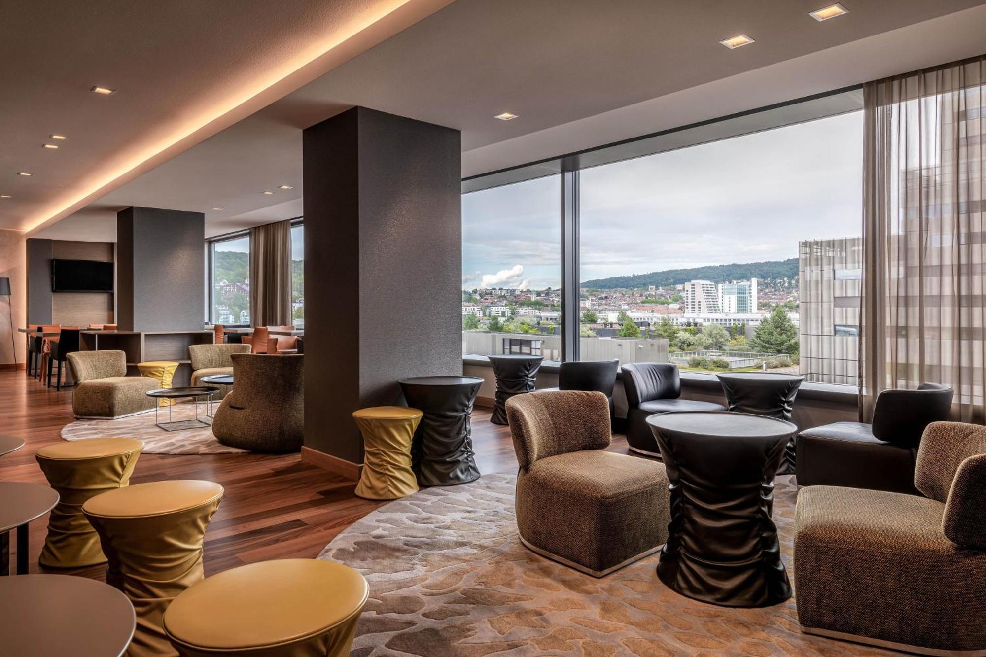 Executive Suite met aparte Woonkamer en Toegang tot de Club Lounge