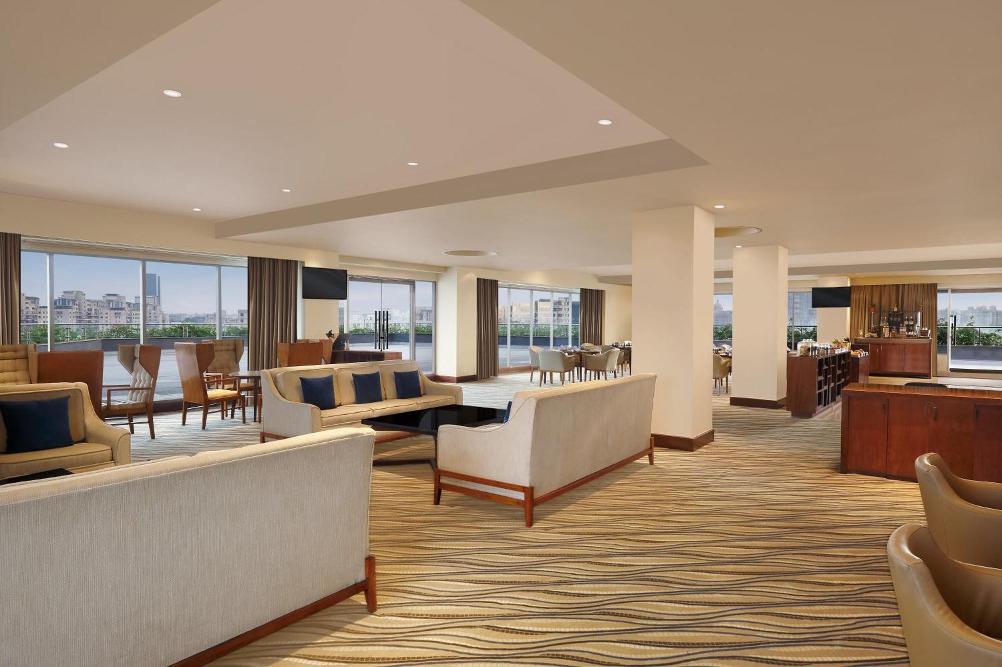 1 King Bed, Executive Lounge Access, Guest Room