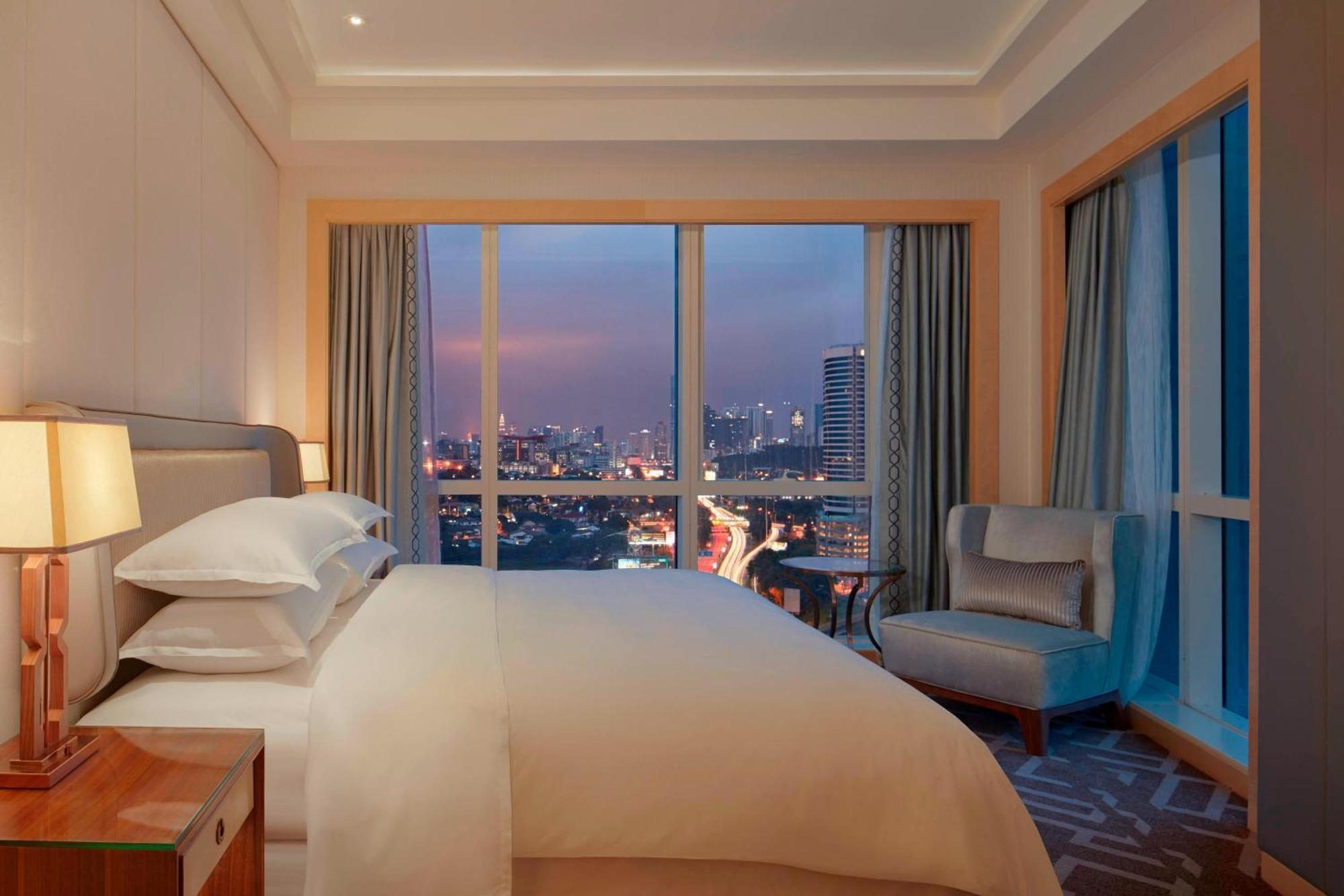 Executive Club Suite Club lounge access 1 King,1636788902:JPEG