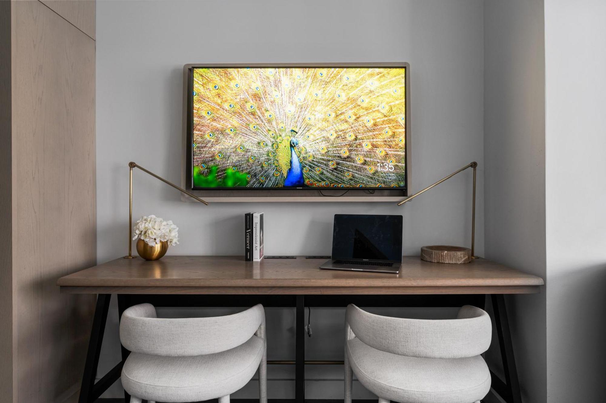 Premier King Studio