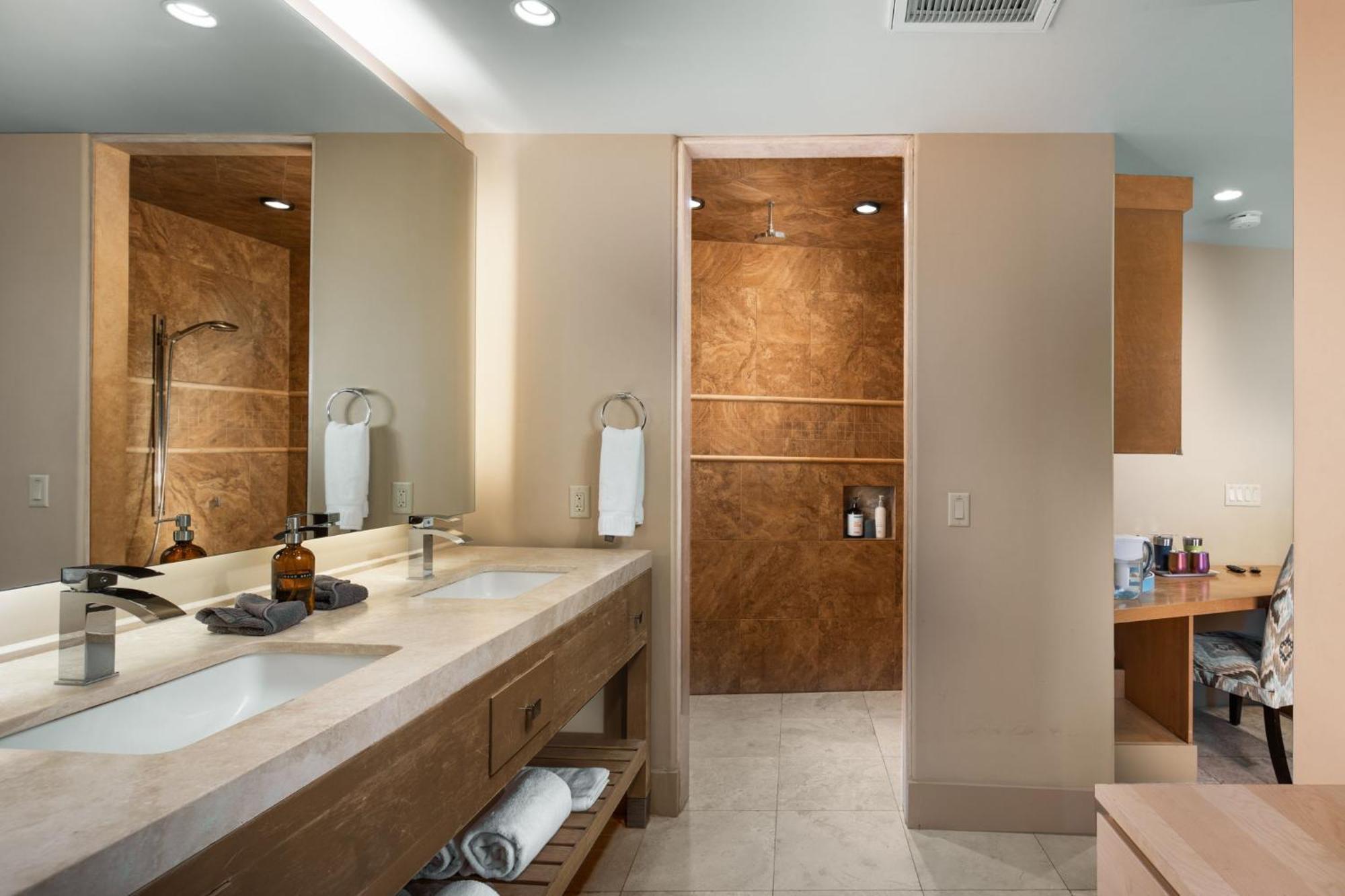 King Suite with Pool View,1639648273:JPEG