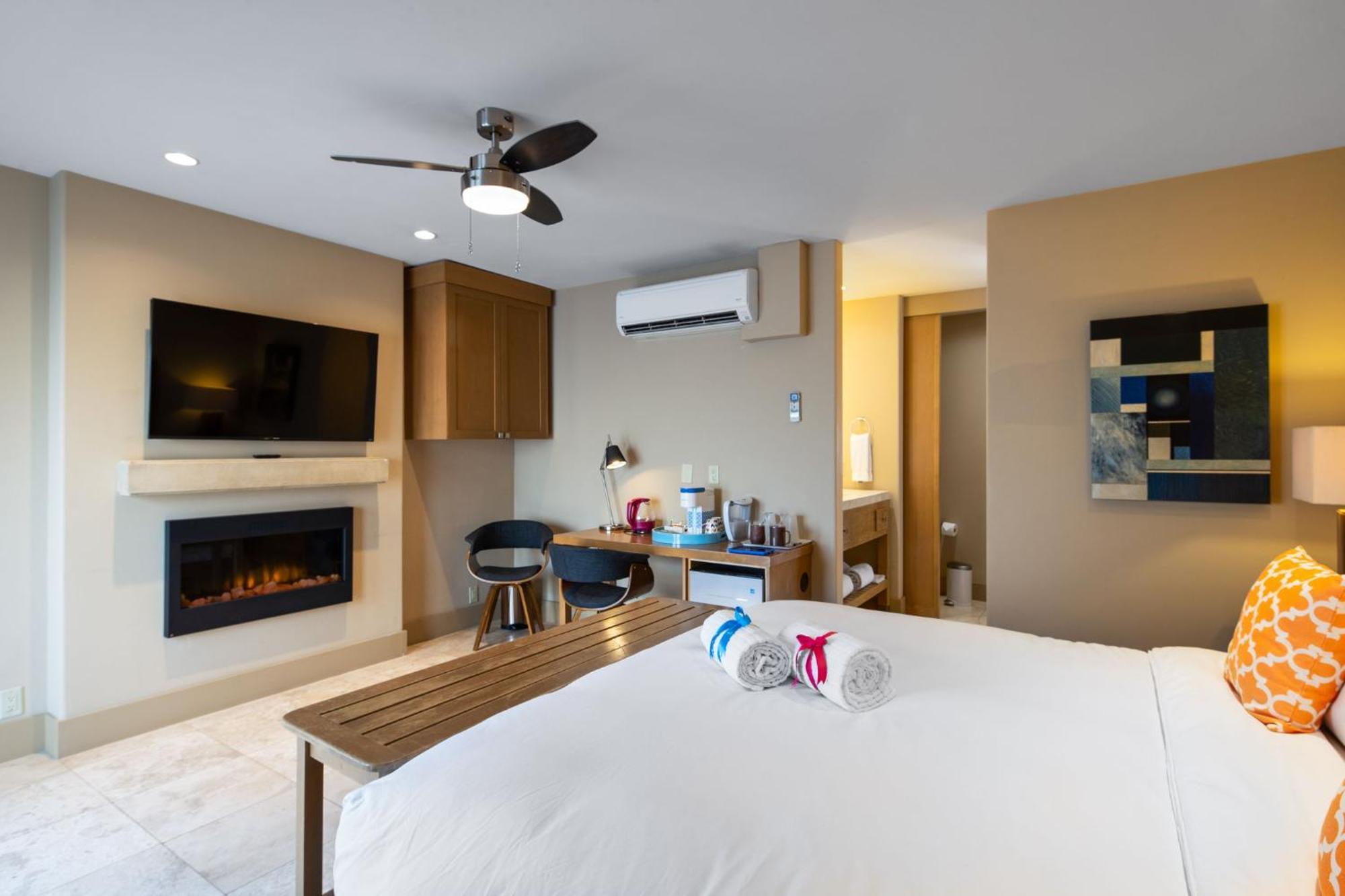 Suite Lit King-Size - Vue sur Piscine