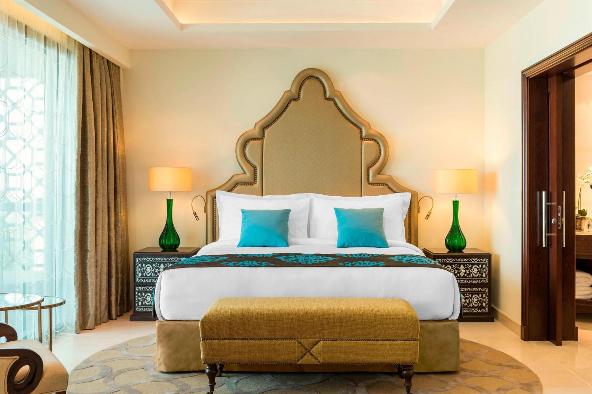 Al Dana Suite Creek View 1 Bedroom Suite 1 King Balcony
