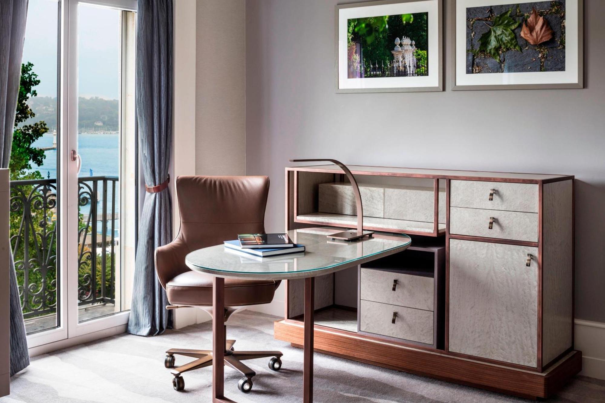 Deluxe Lake View, Guest room, 1 King, Lake view