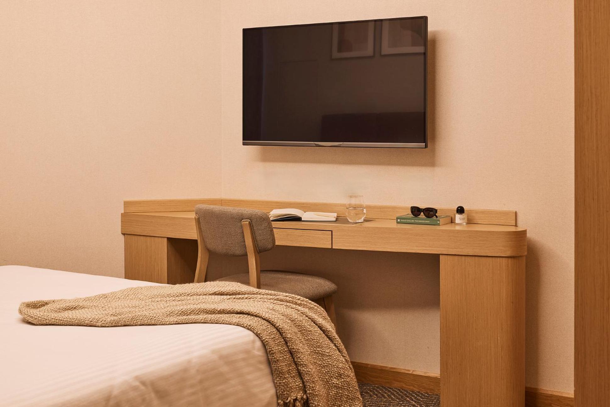 Standard Queen Room