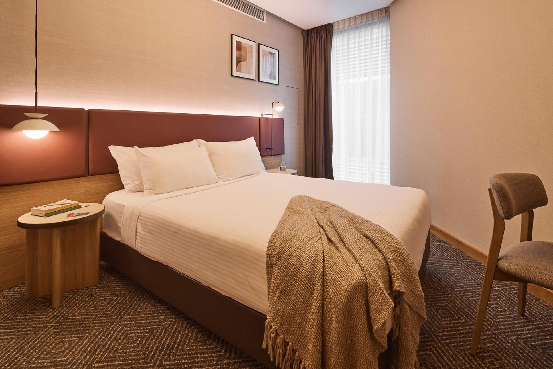 Standard Queen Room