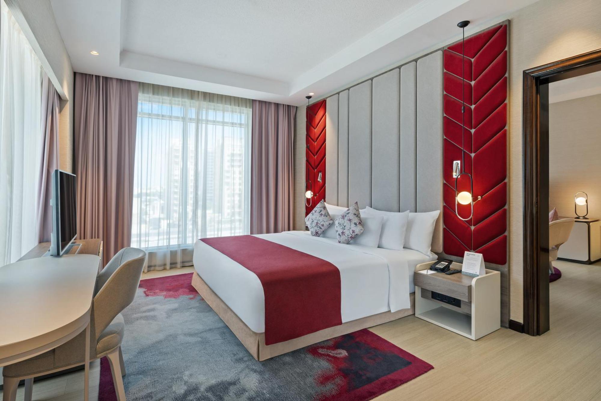 Suite F&B Salon Complimentary Shuttle to Dubai Mall & La Mer Beach